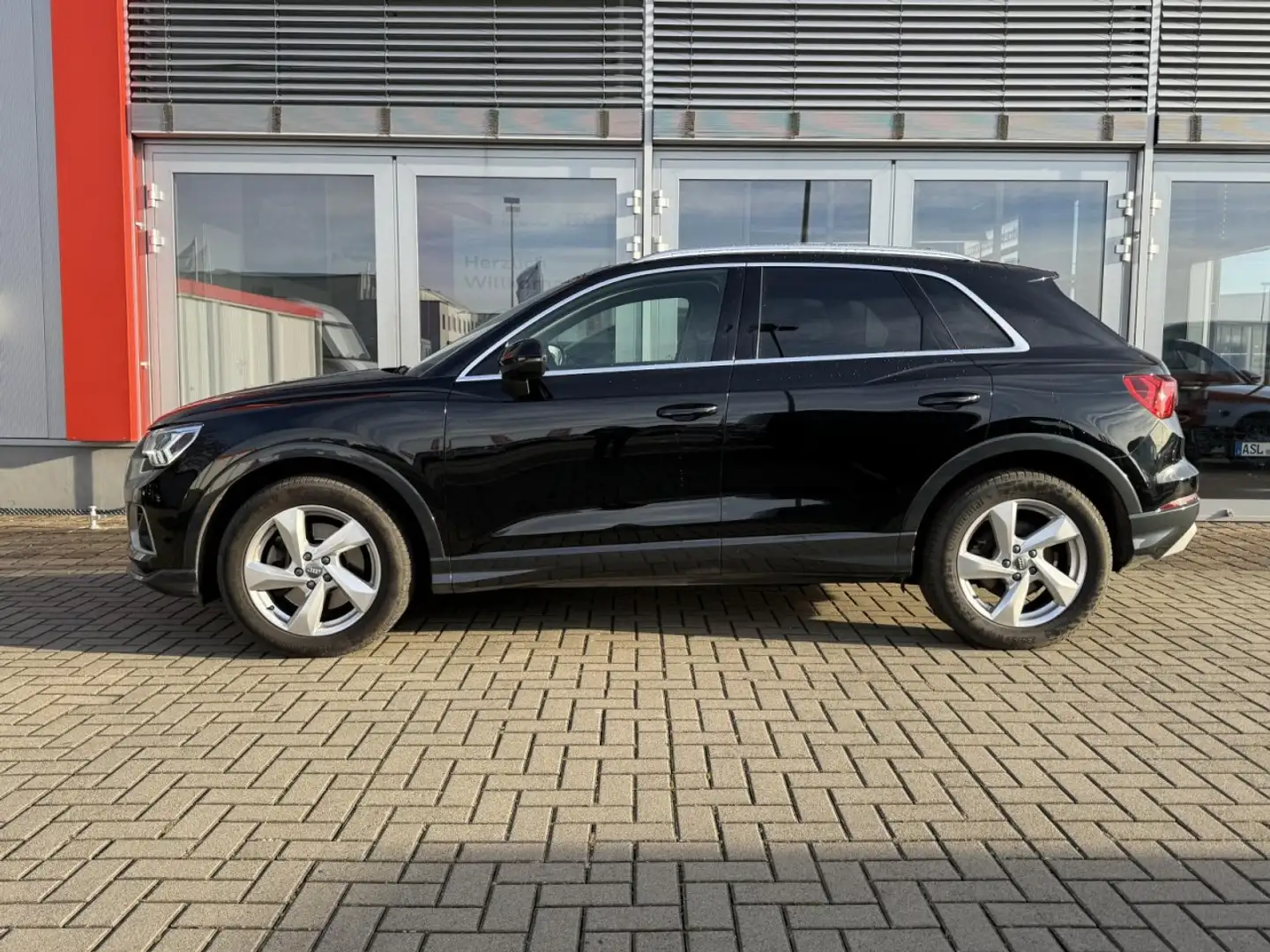 Audi Q3 45 advanced 2.0 TFSI quattro S-tronic, AHK Klima Schwarz - 2