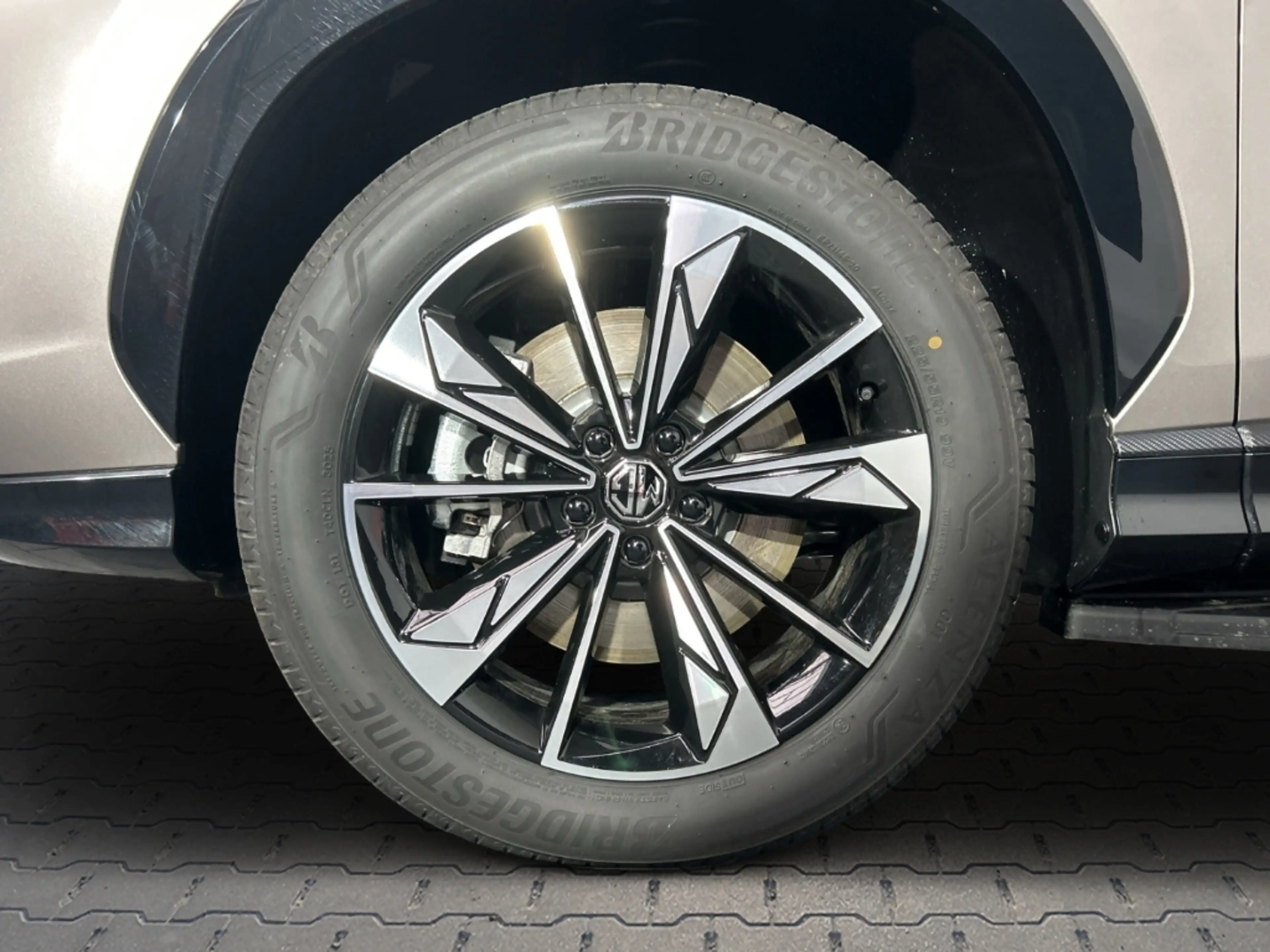 MG EHS Luxury MY25.5 *SHZ* *2Z-Klima* *I-Smart* *CarPlay* — photo 9