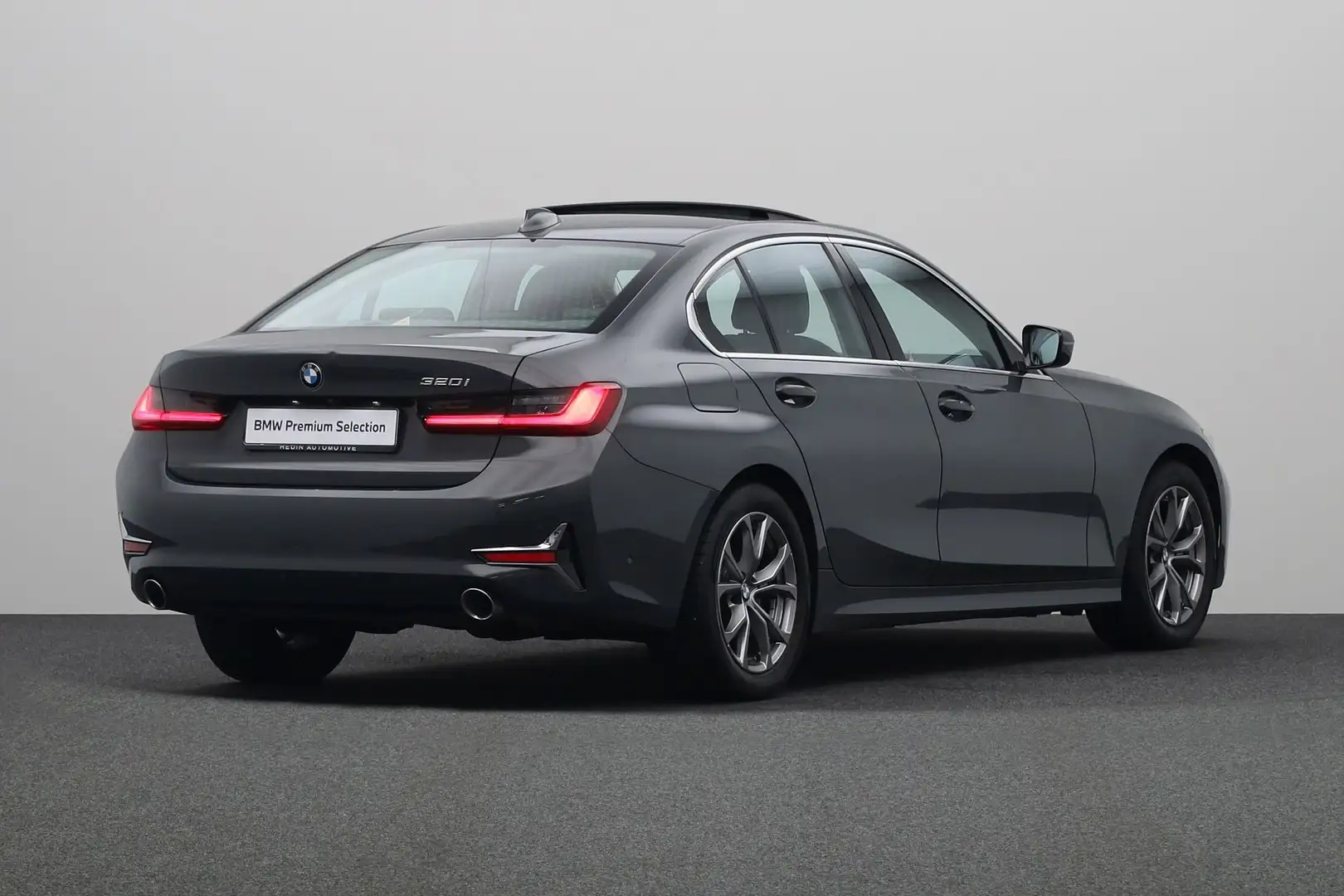 BMW 320 3-serie 320i High Executive | Achteruitrijcamera | Grau - 2