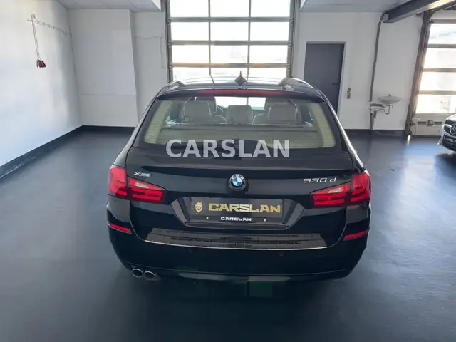 BMW 5 Series view 11
