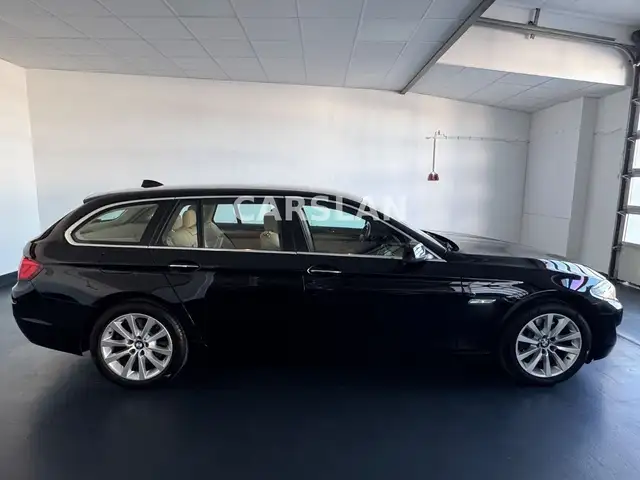 BMW 5 Series view 8