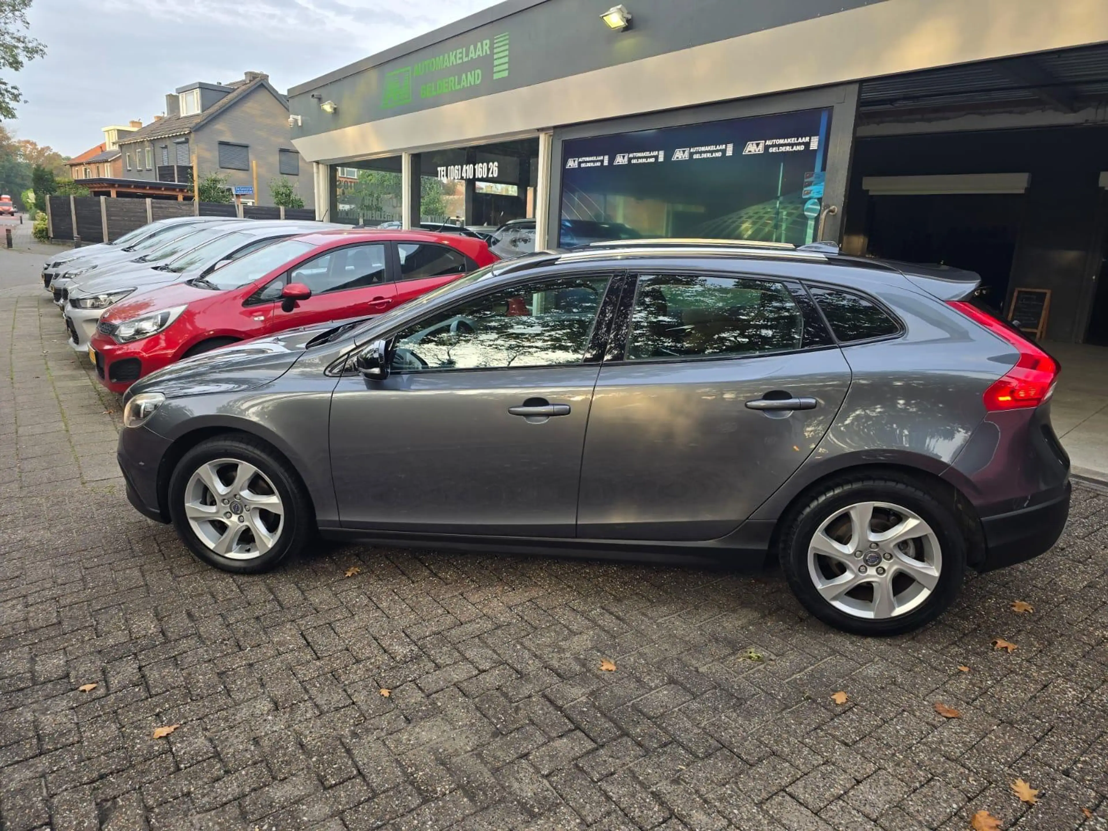 Volvo V40 Cross Country 1.6 T4 Momentum | NIEUWE APK | 3\6 OF 12 MND GARAN — photo 9