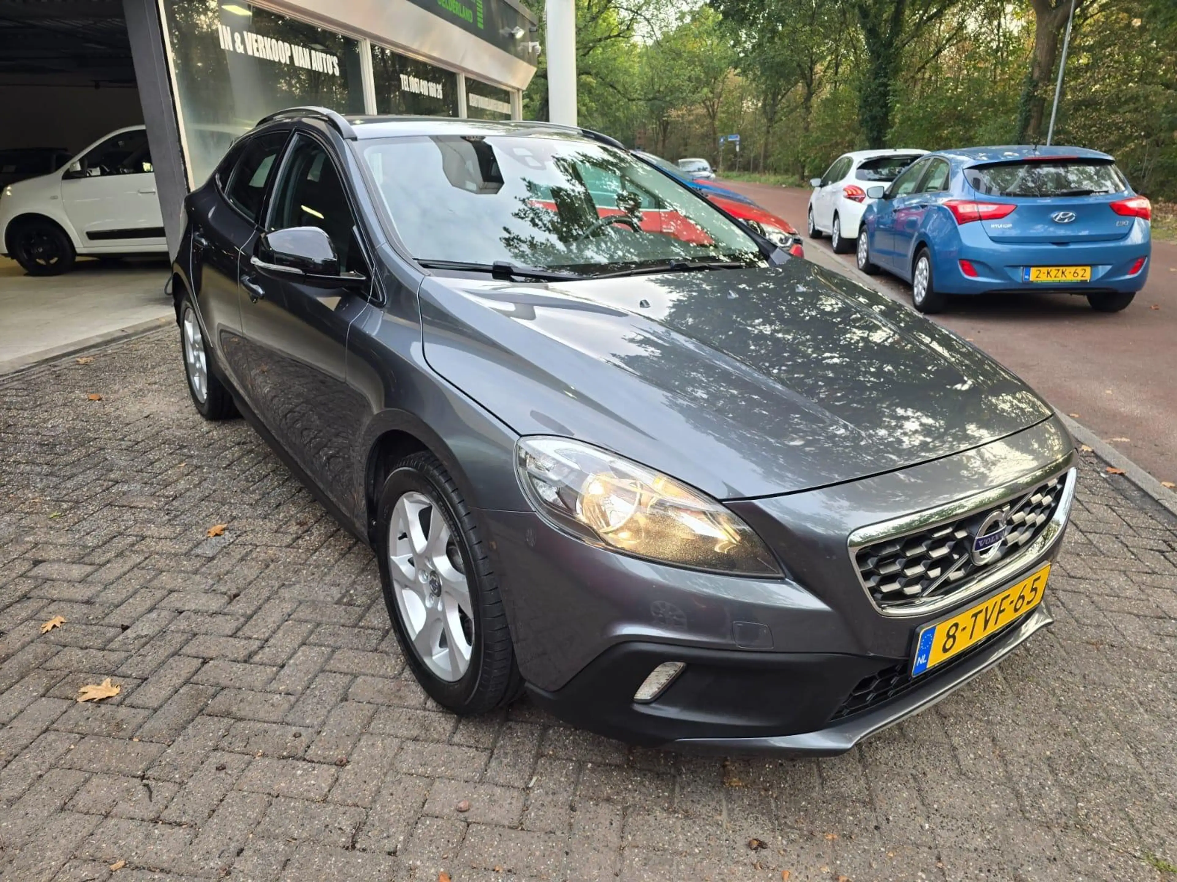 Volvo V40 Cross Country 1.6 T4 Momentum | NIEUWE APK | 3\6 OF 12 MND GARAN — photo 3