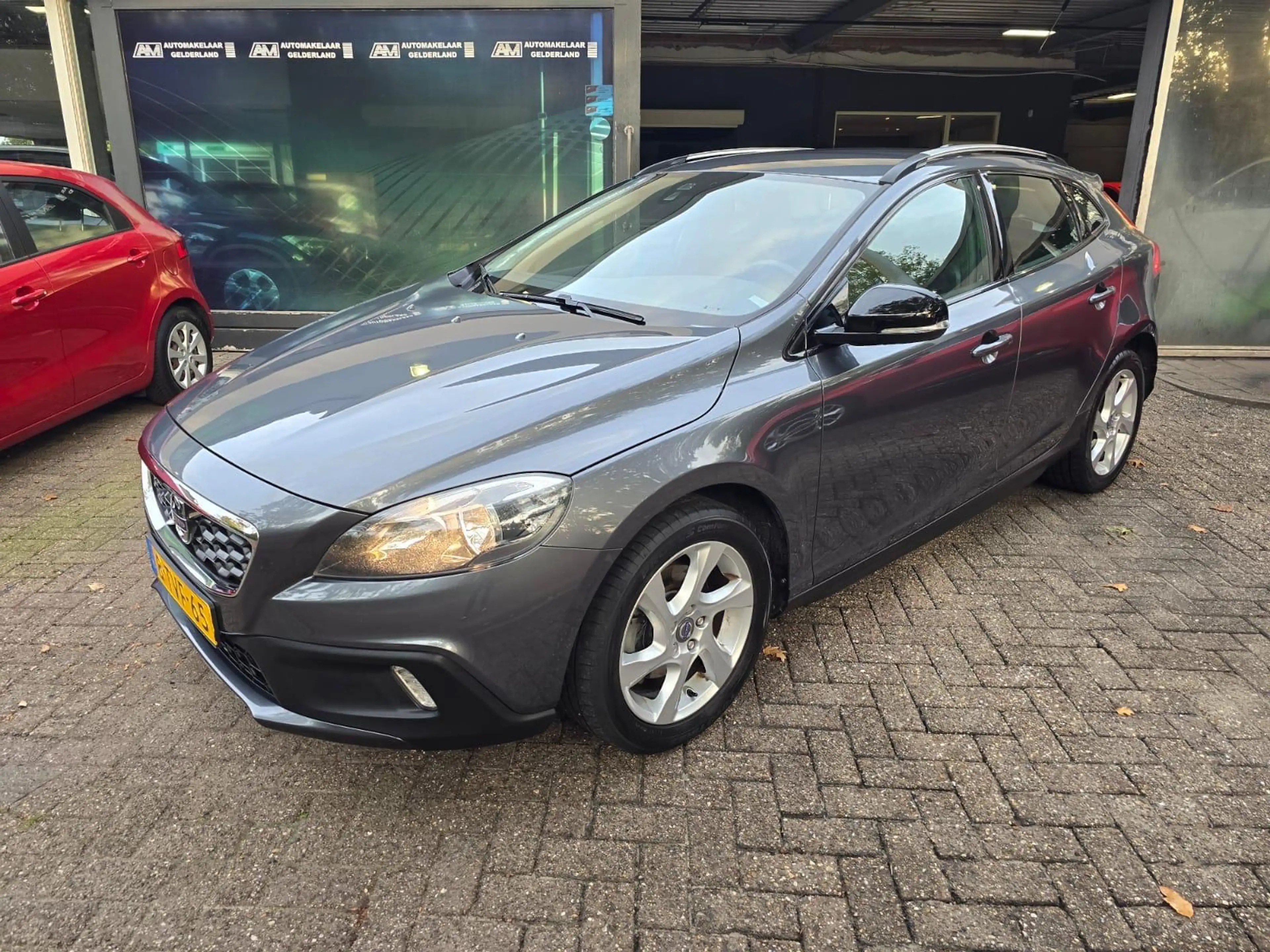 Volvo V40 Cross Country 1.6 T4 Momentum | NIEUWE APK | 3\6 OF 12 MND GARAN — photo 10