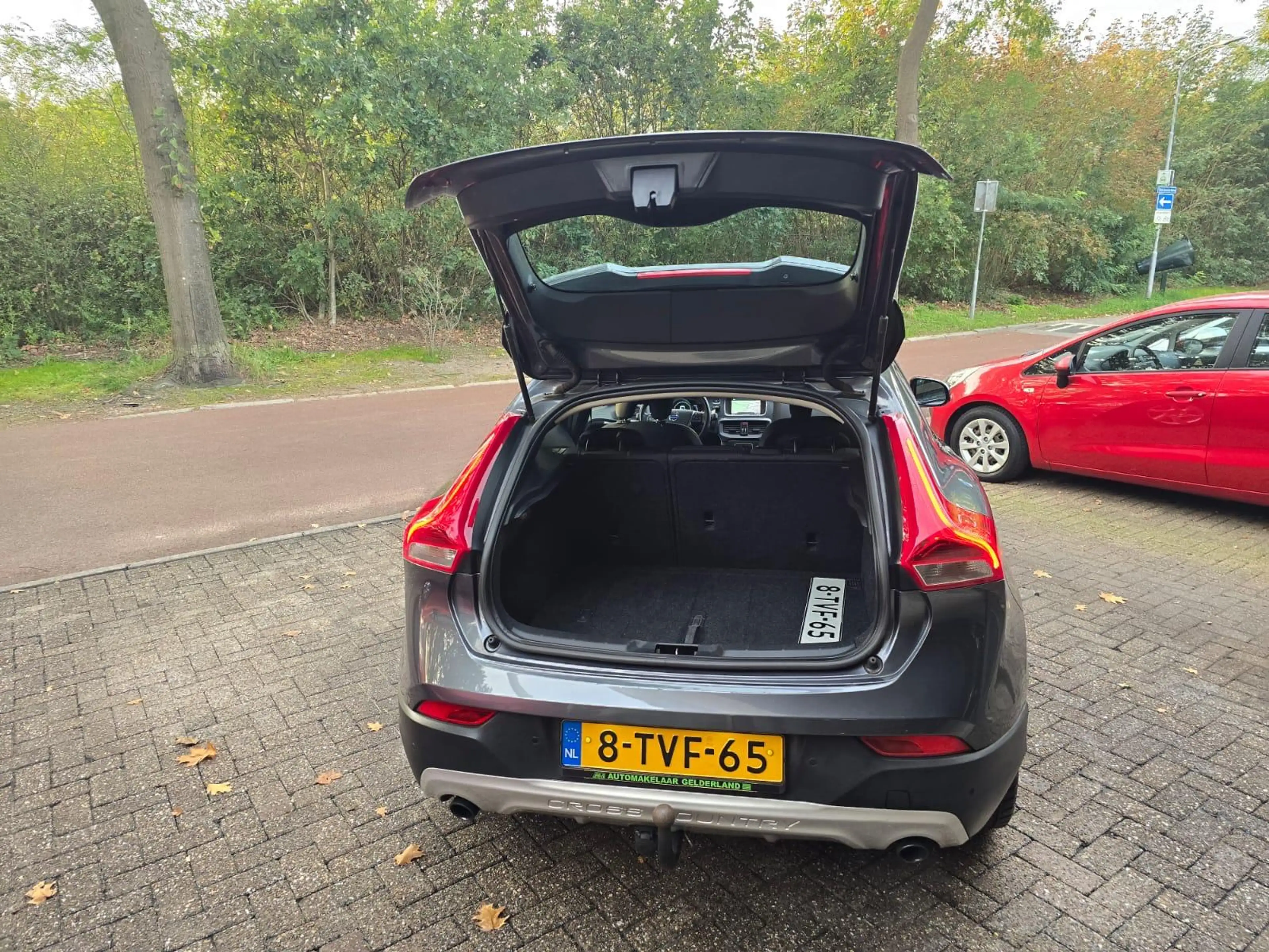 Volvo V40 Cross Country 1.6 T4 Momentum | NIEUWE APK | 3\6 OF 12 MND GARAN — photo 7