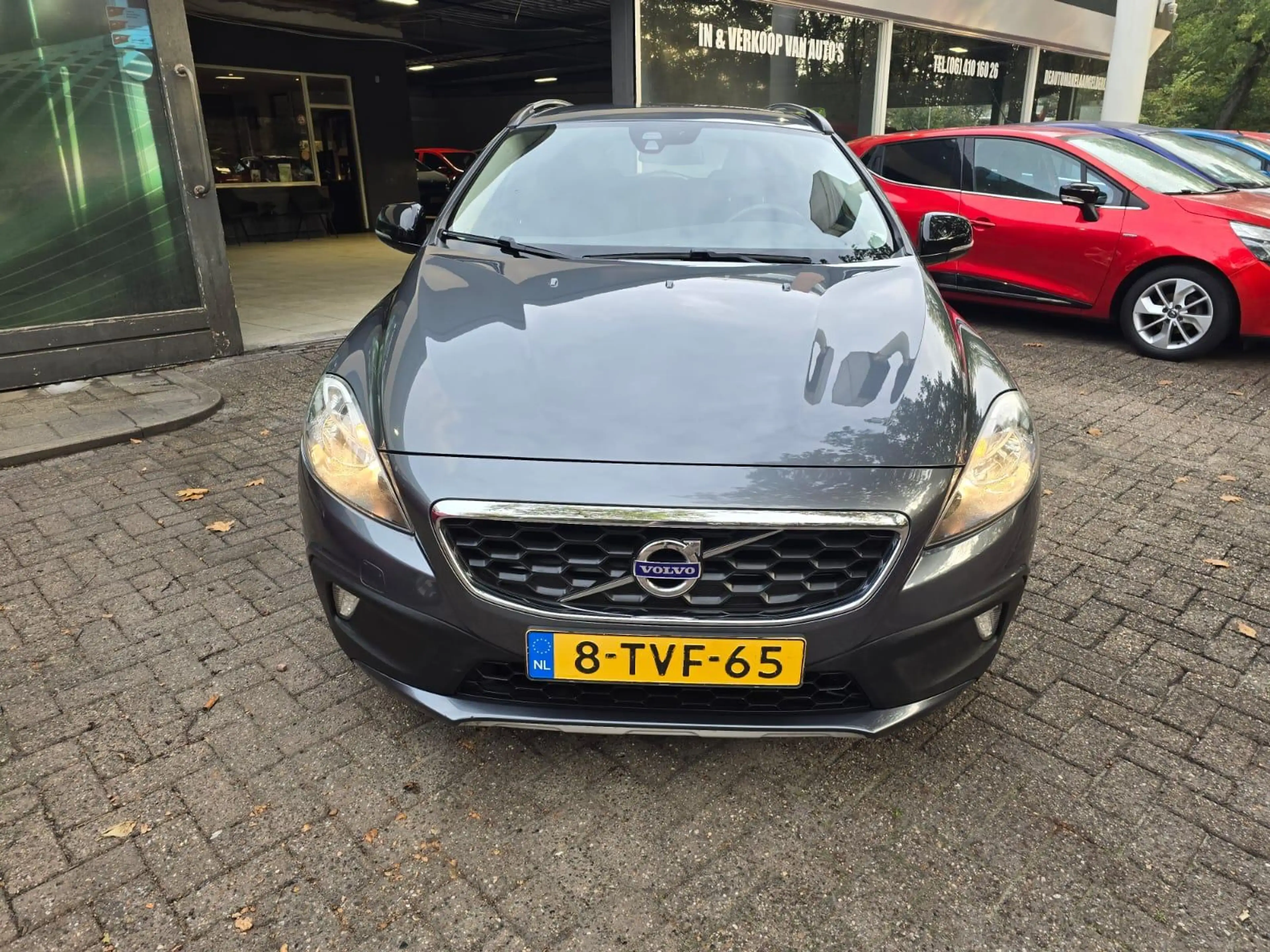 Volvo V40 Cross Country 1.6 T4 Momentum | NIEUWE APK | 3\6 OF 12 MND GARAN — photo 2