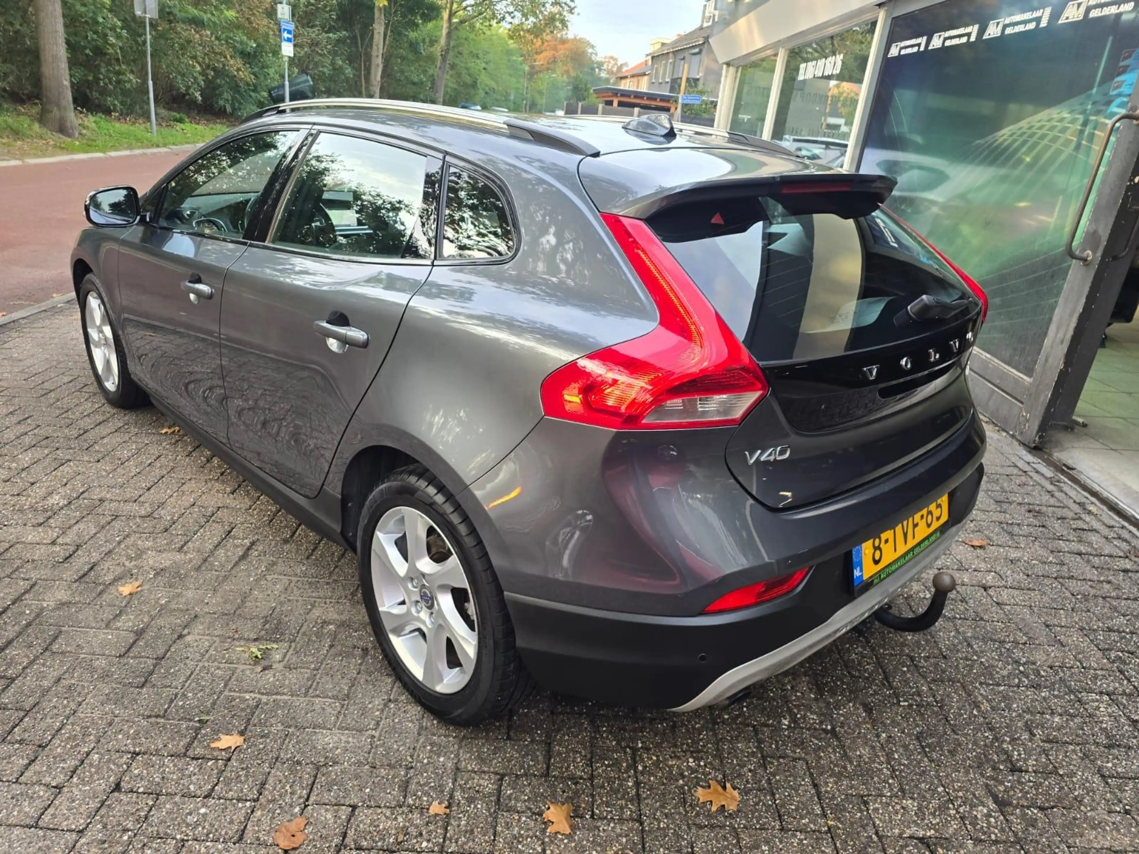 Volvo V40 Cross Country 1.6 T4 Momentum | NIEUWE APK | 3\6 OF 12 MND GARAN — photo 8