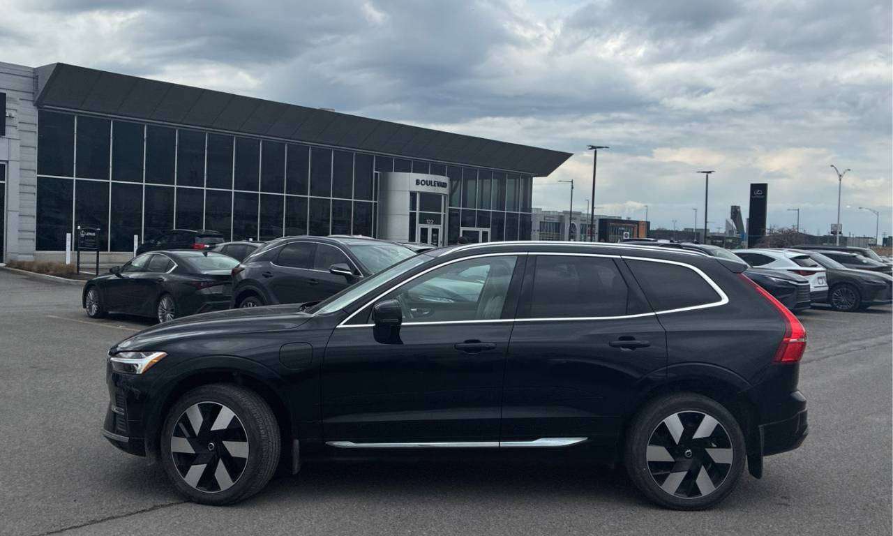 2023 Volvo XC60 T8 ULTIMATE BRIGHT THEME PLUG-IN CRUISE ADAPT CUIR alt 3