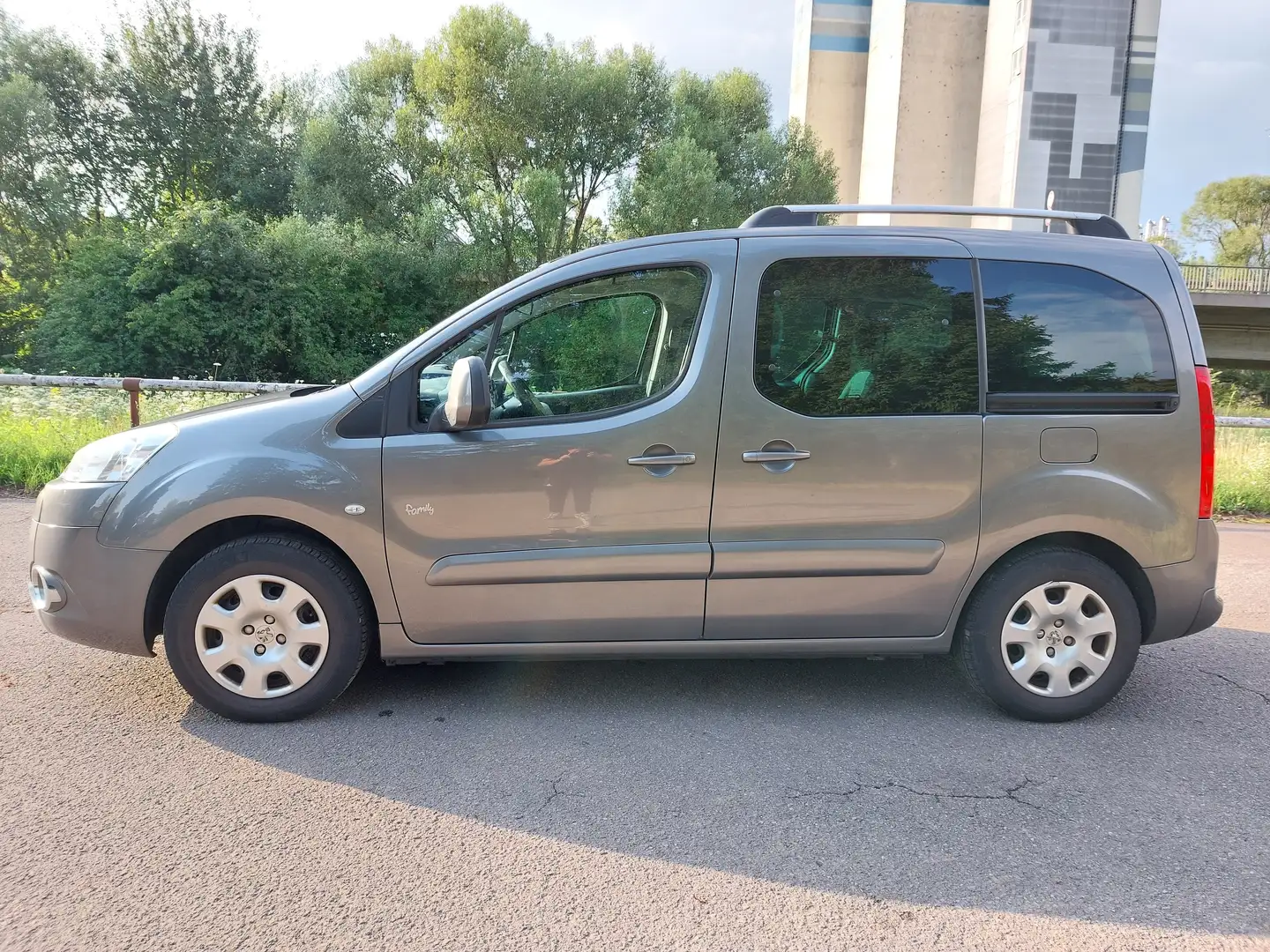 Peugeot Partner Family Gris - 2