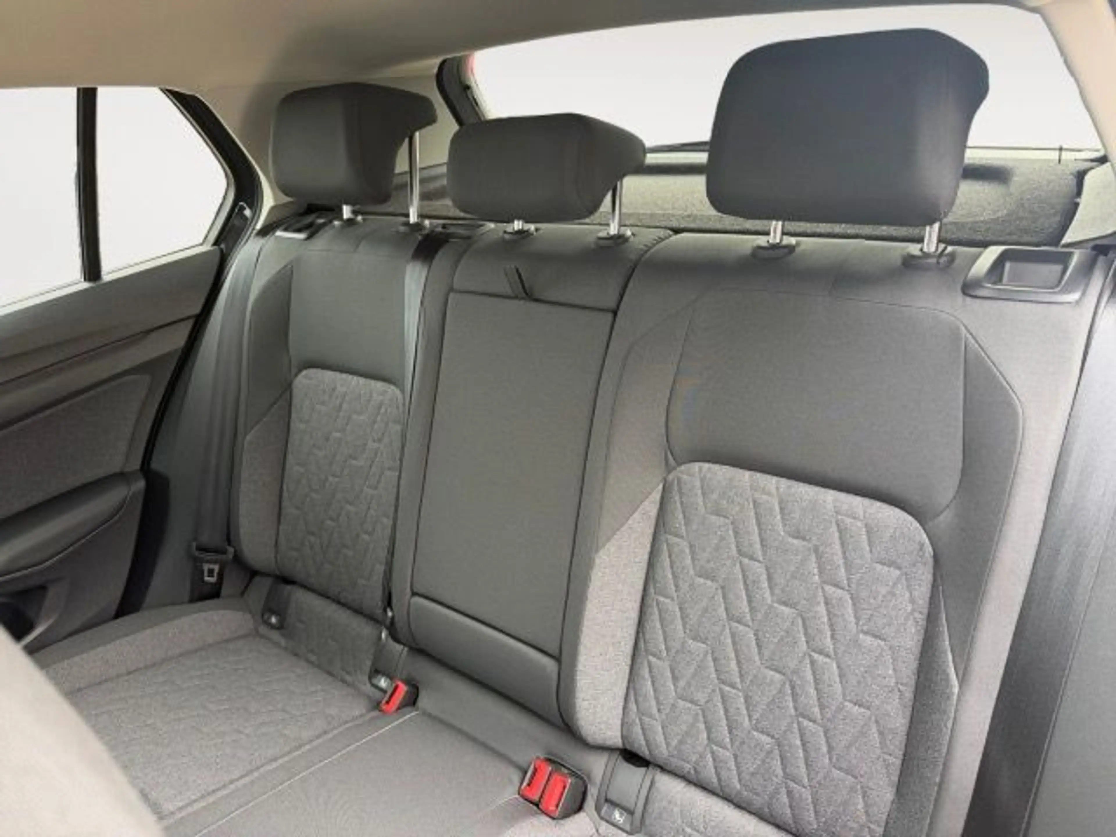 Volkswagen Golf VIII 1.0 eTSI DSG Move Navi,AHK,Pano — photo 13
