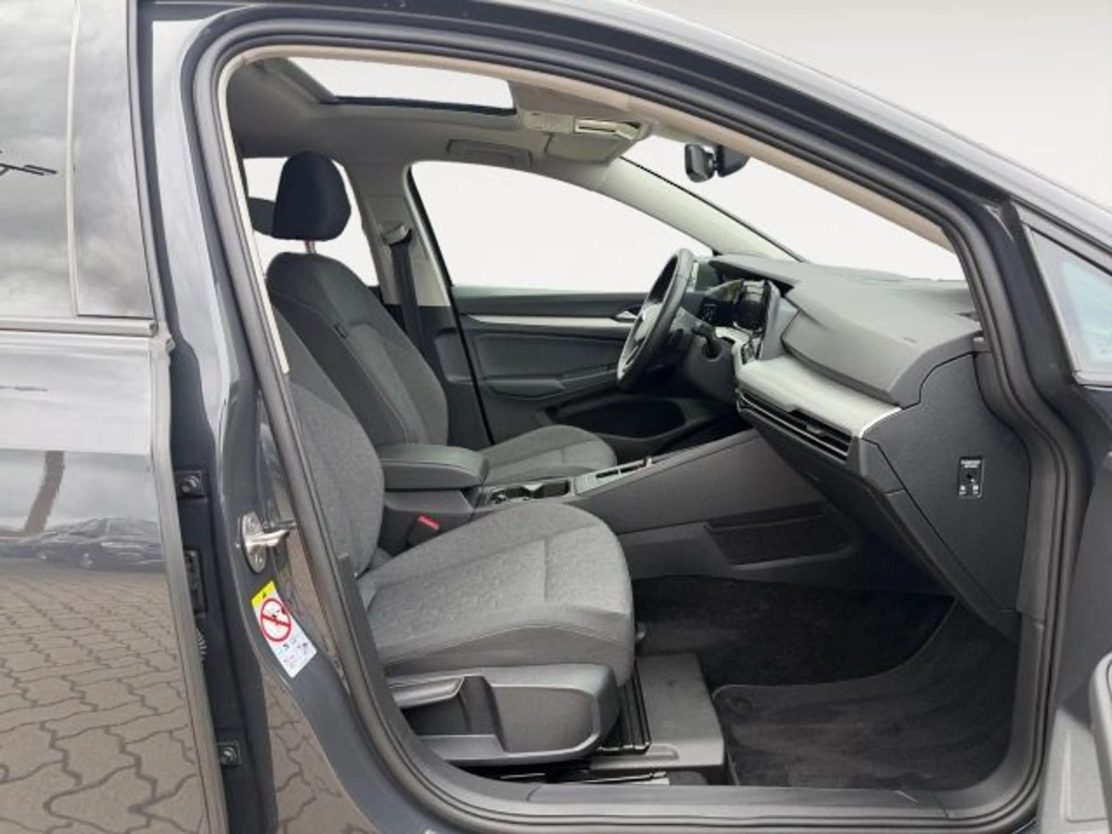 Volkswagen Golf VIII 1.0 eTSI DSG Move Navi,AHK,Pano — photo 15