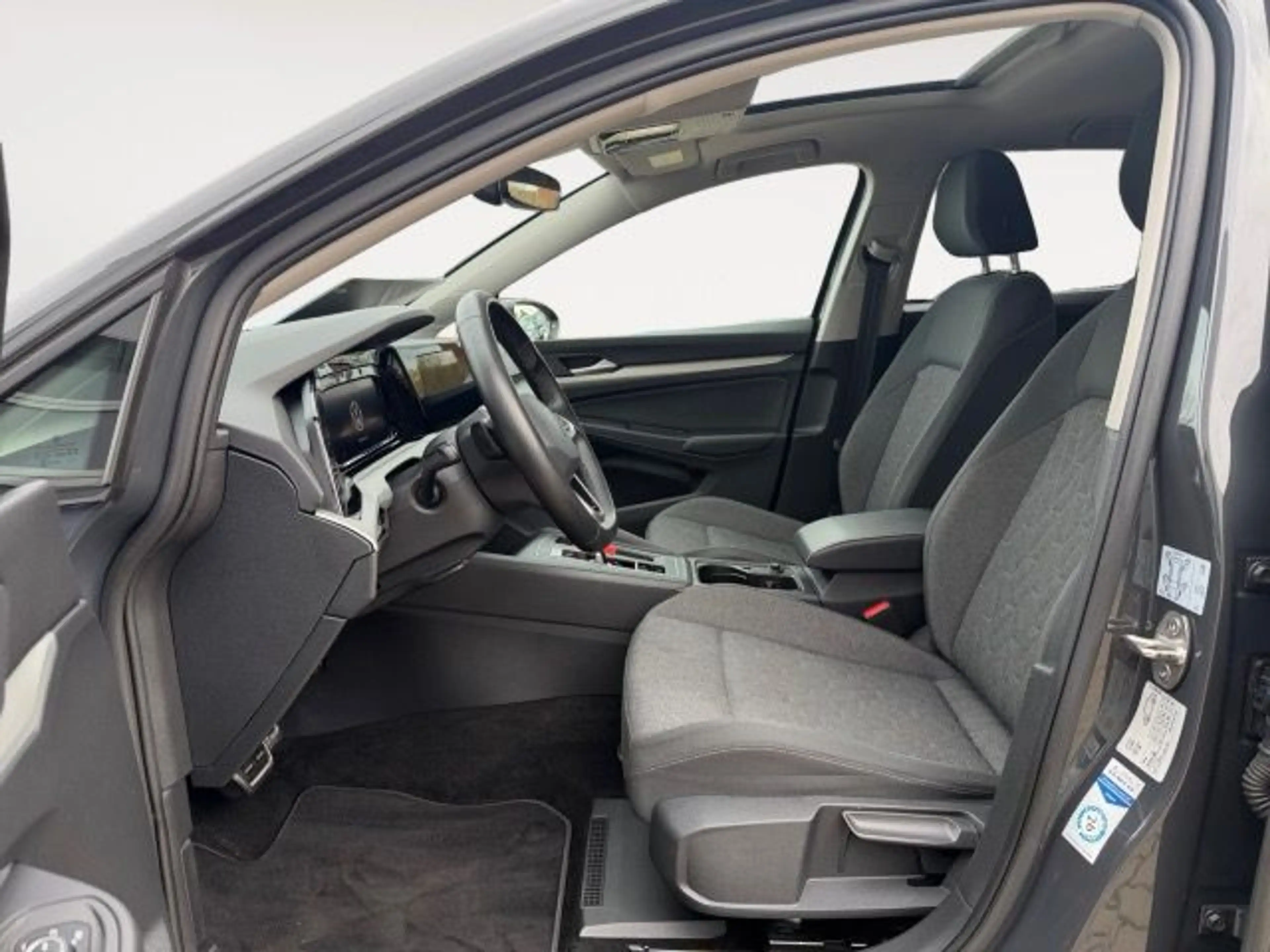 Volkswagen Golf VIII 1.0 eTSI DSG Move Navi,AHK,Pano — photo 9