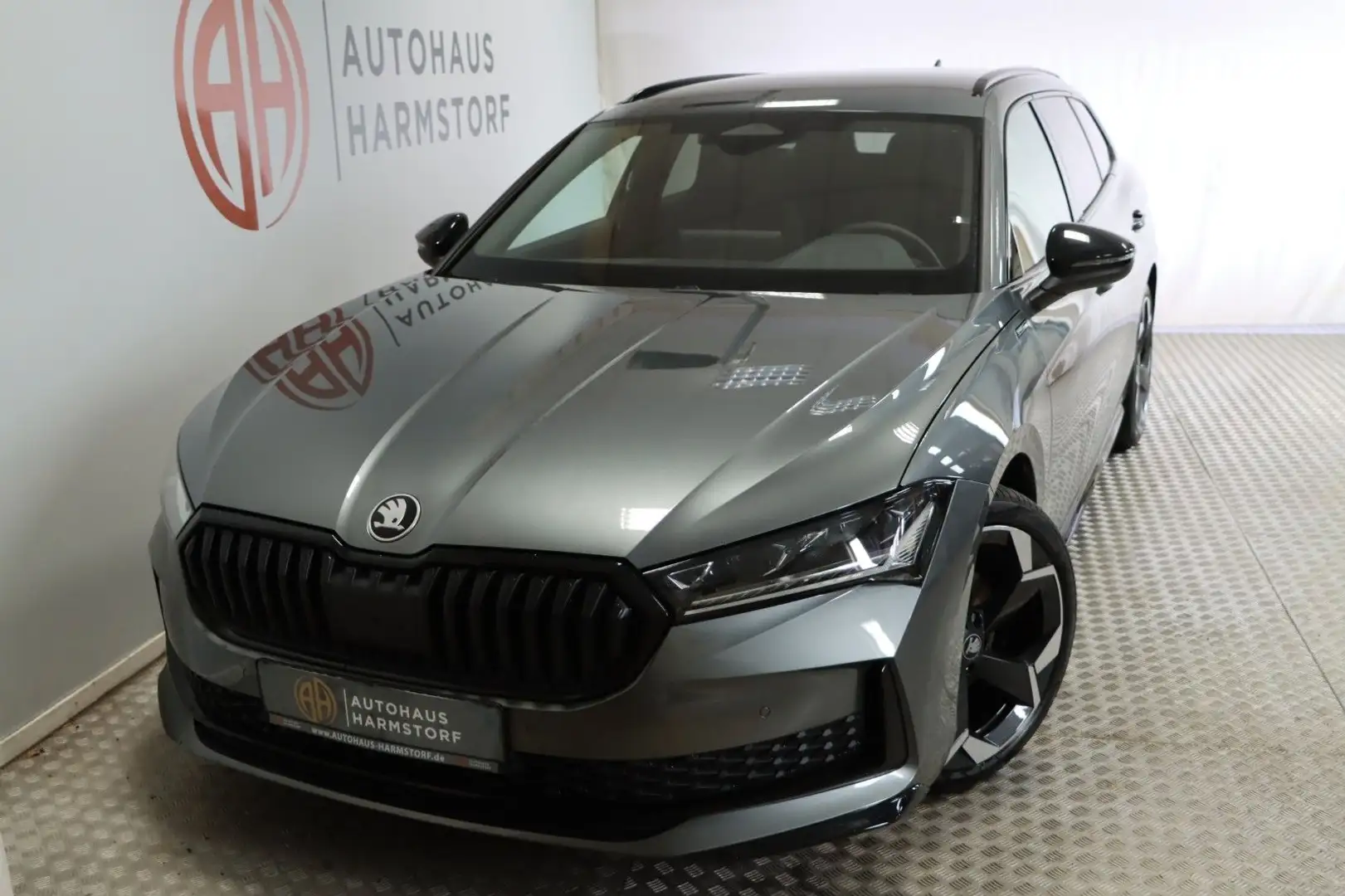 Skoda Superb 1.5 TSI DSG Sportline Combi AHK DCC Navi Gri - 1