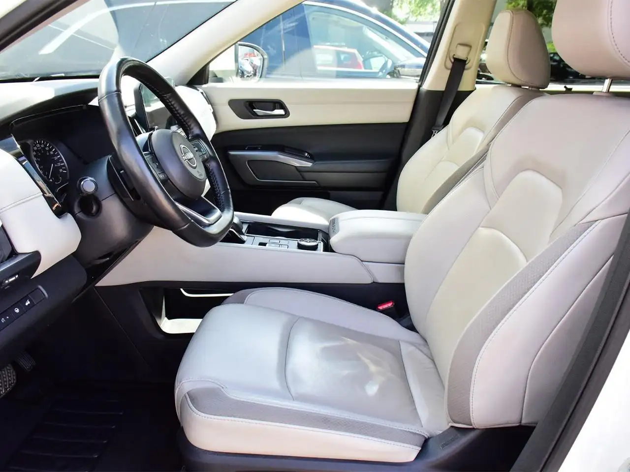 Nissan Pathfinder photo Nissan Pathfinder