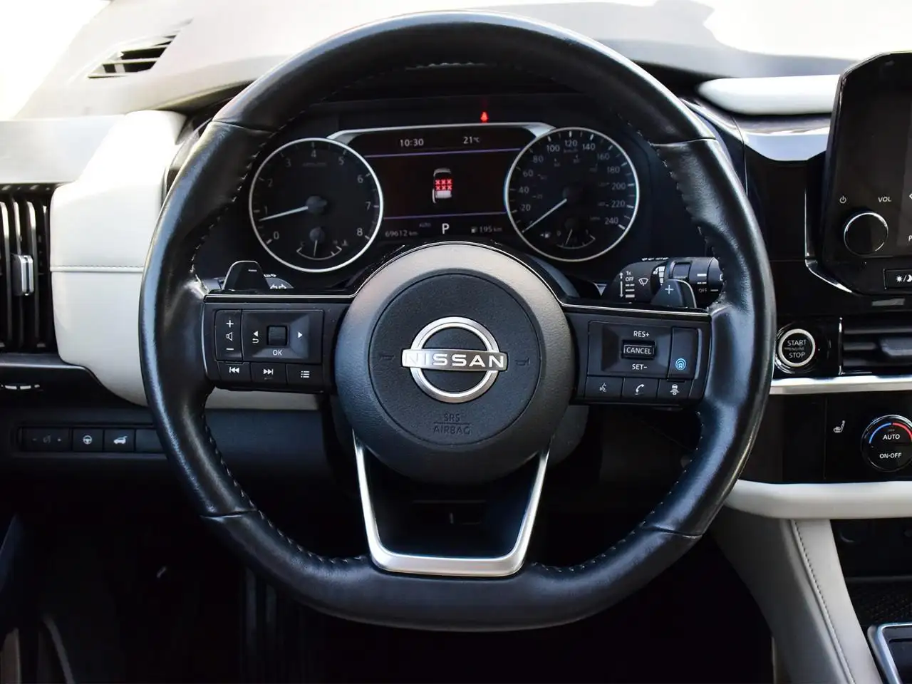 Nissan Pathfinder photo Nissan Pathfinder