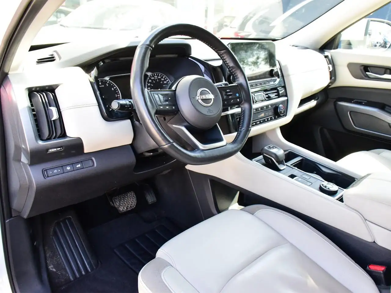 Nissan Pathfinder photo Nissan Pathfinder