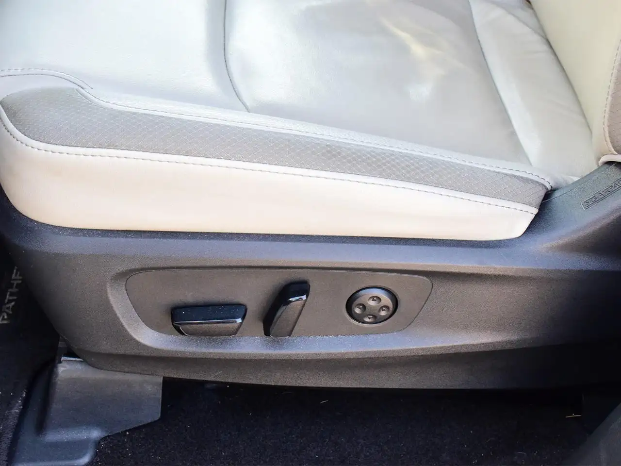 Nissan Pathfinder photo Nissan Pathfinder