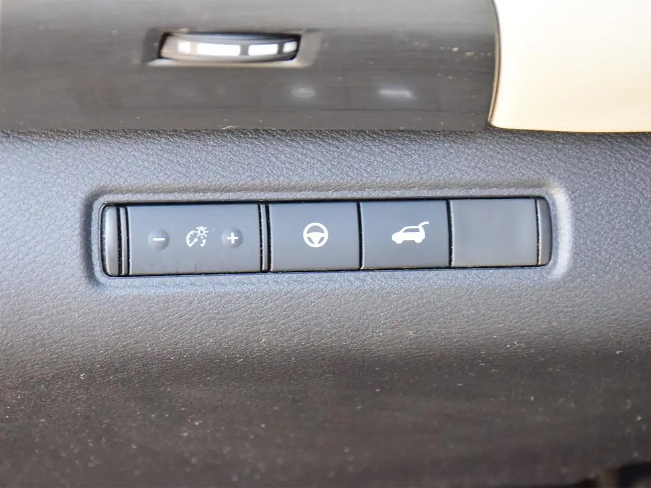 Nissan Pathfinder photo Nissan Pathfinder