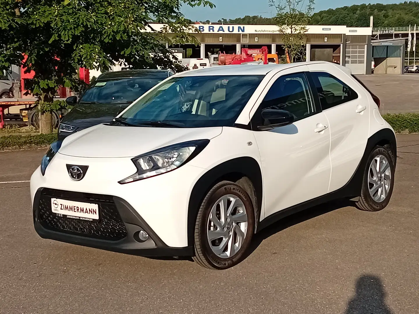 Toyota Aygo X Play Weiß - 2