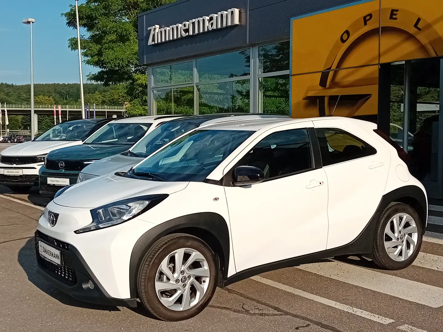 Toyota Aygo X Play Weiß - 1
