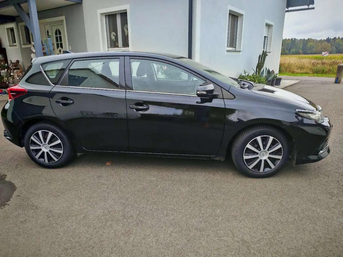 Toyota Auris Auris 1,33 dVVT-i Edition 45 Edition 45 Schwarz - 2