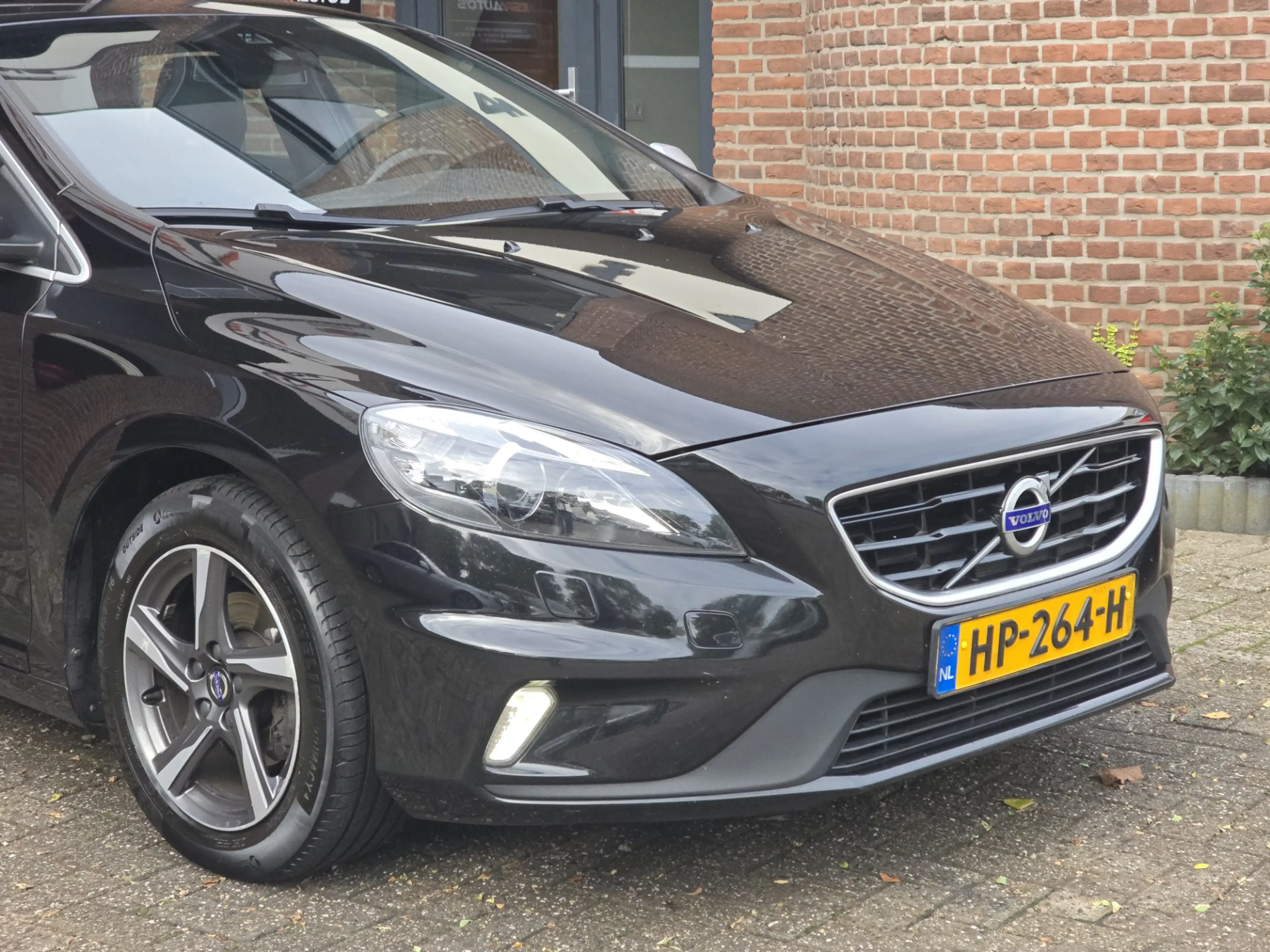 Volvo V40 2.0 D2 R-Design Business — photo 4