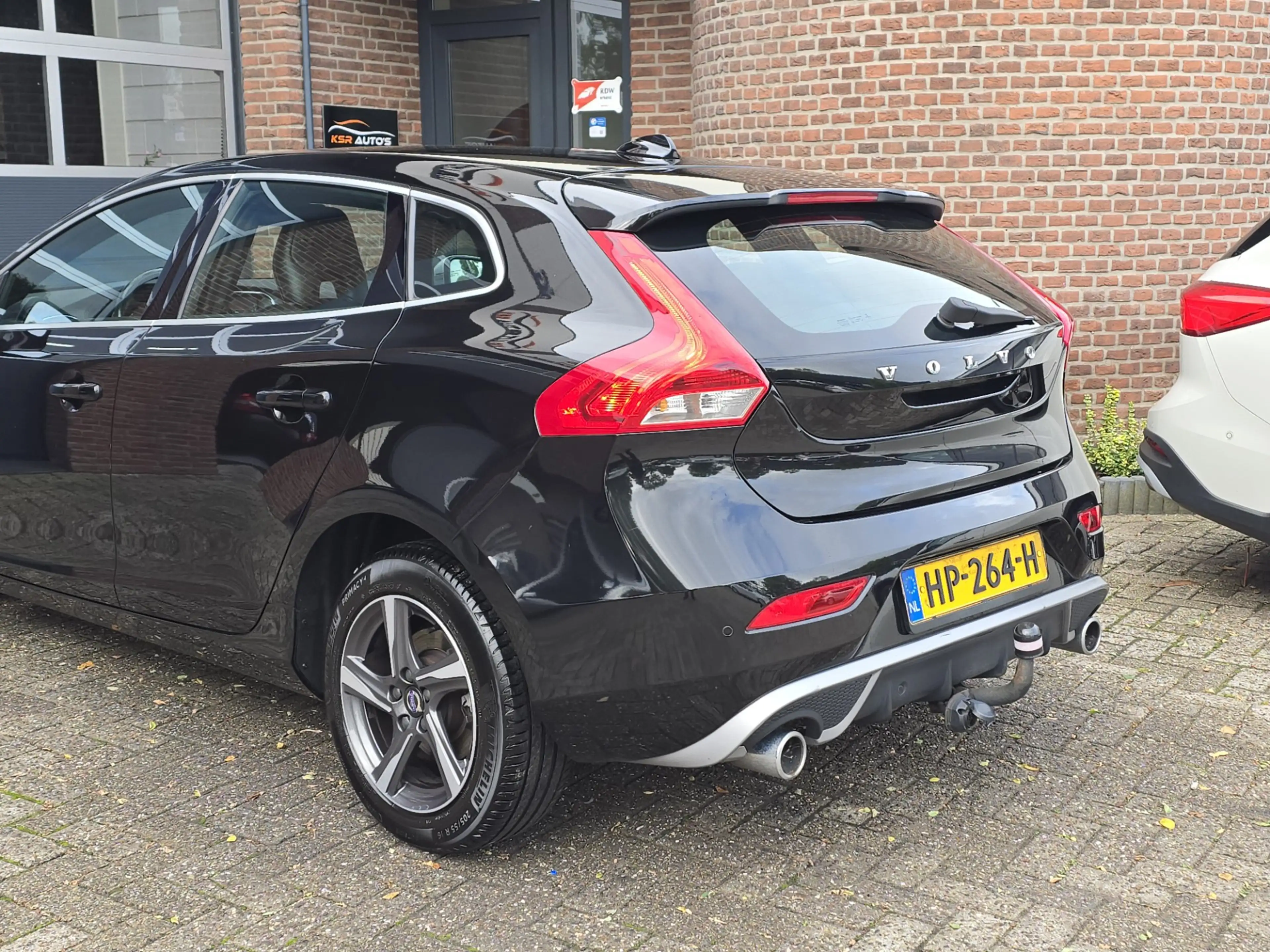 Volvo V40 2.0 D2 R-Design Business — photo 14