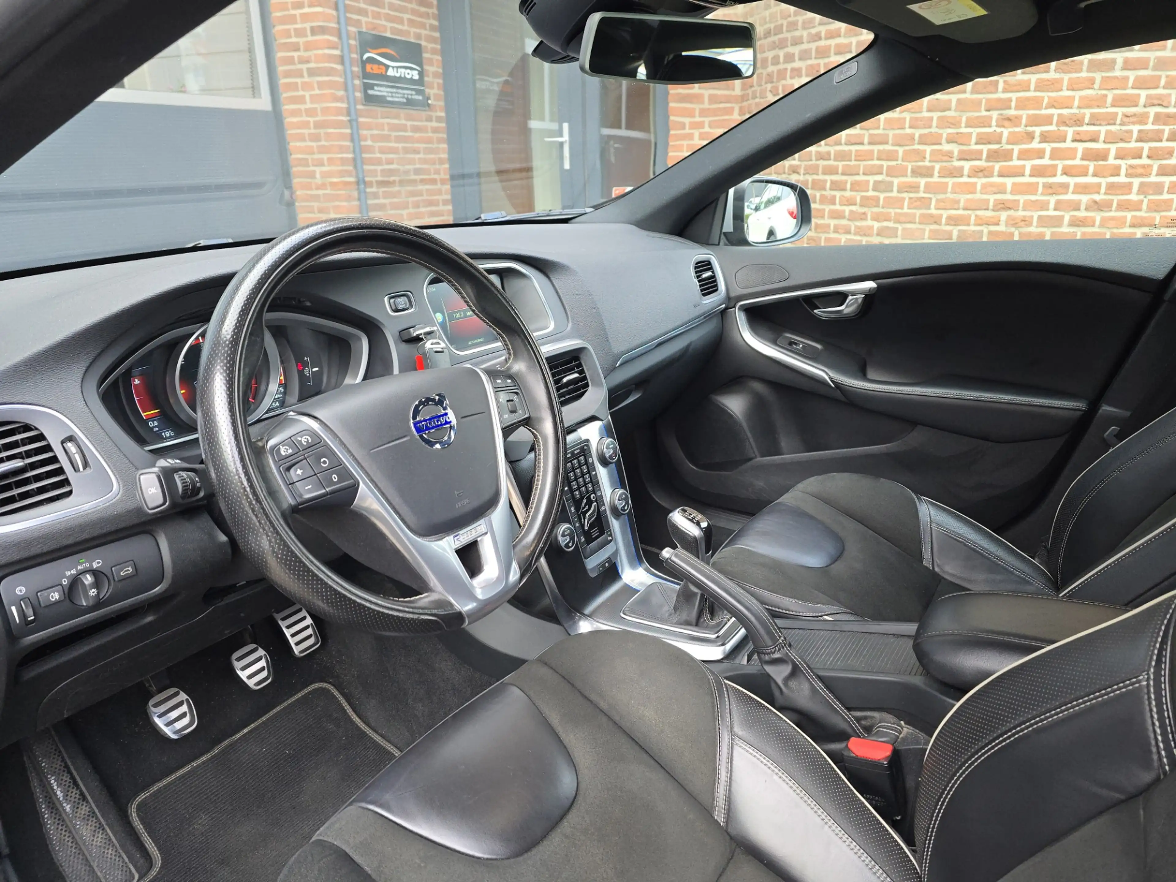 Volvo V40 2.0 D2 R-Design Business — photo 16