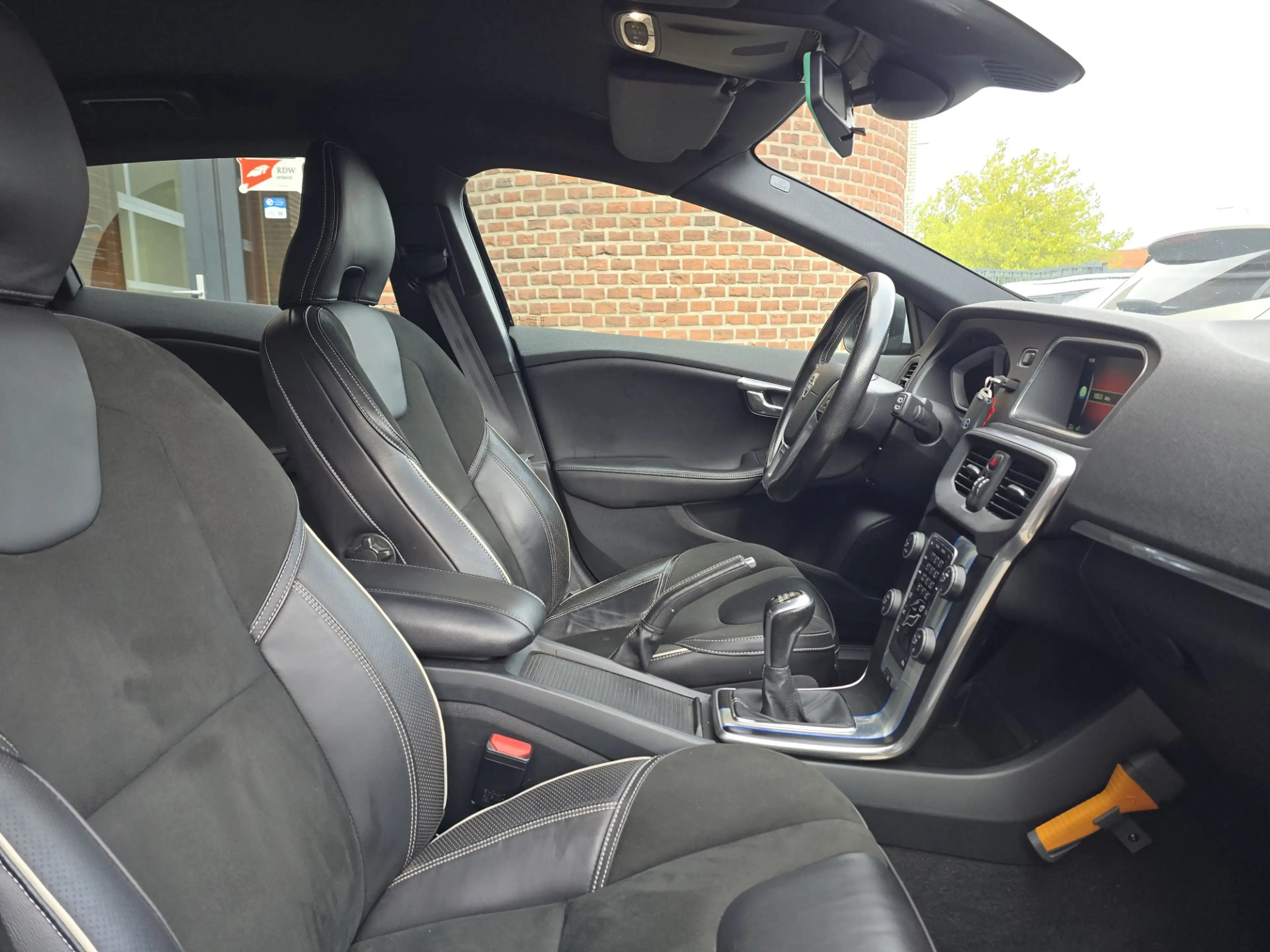 Volvo V40 2.0 D2 R-Design Business — photo 7