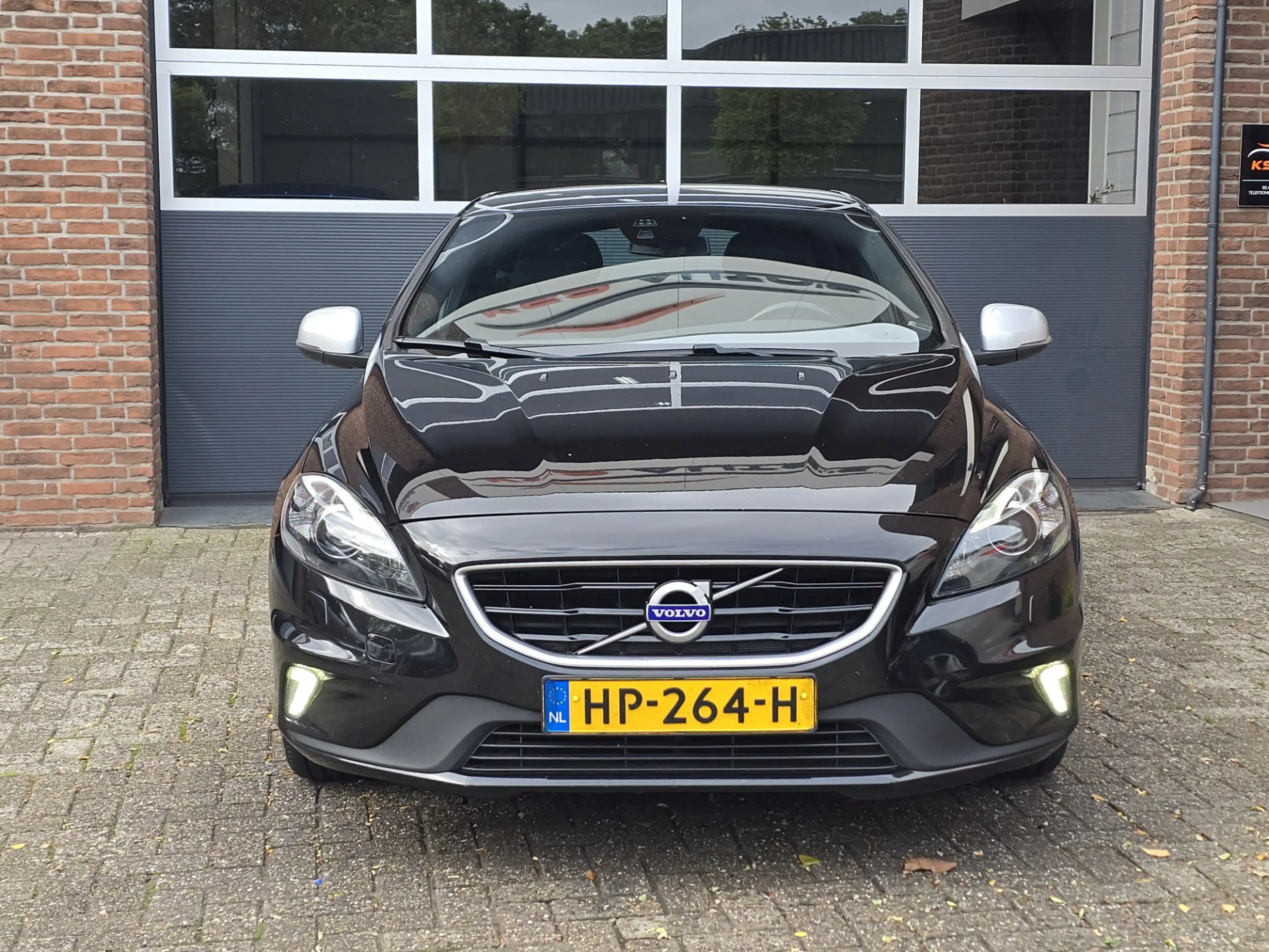Volvo V40 2.0 D2 R-Design Business — photo 5
