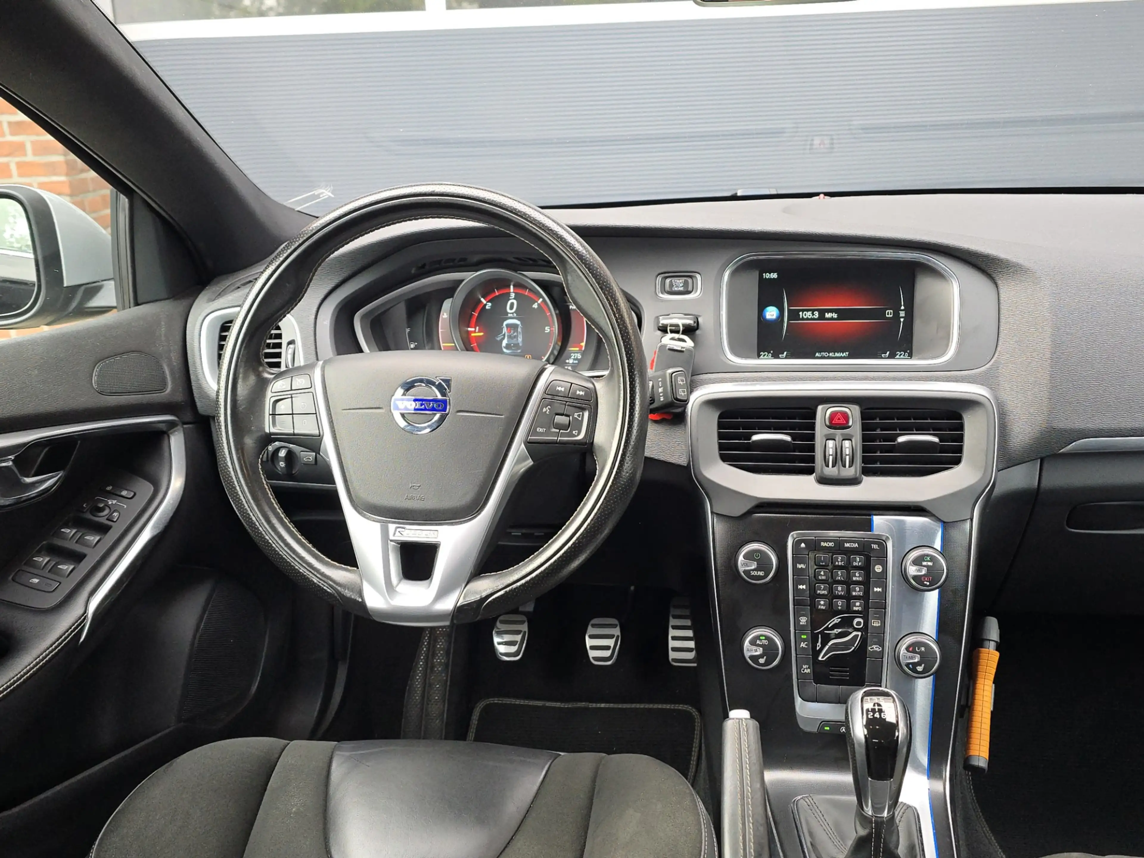 Volvo V40 2.0 D2 R-Design Business — photo 2