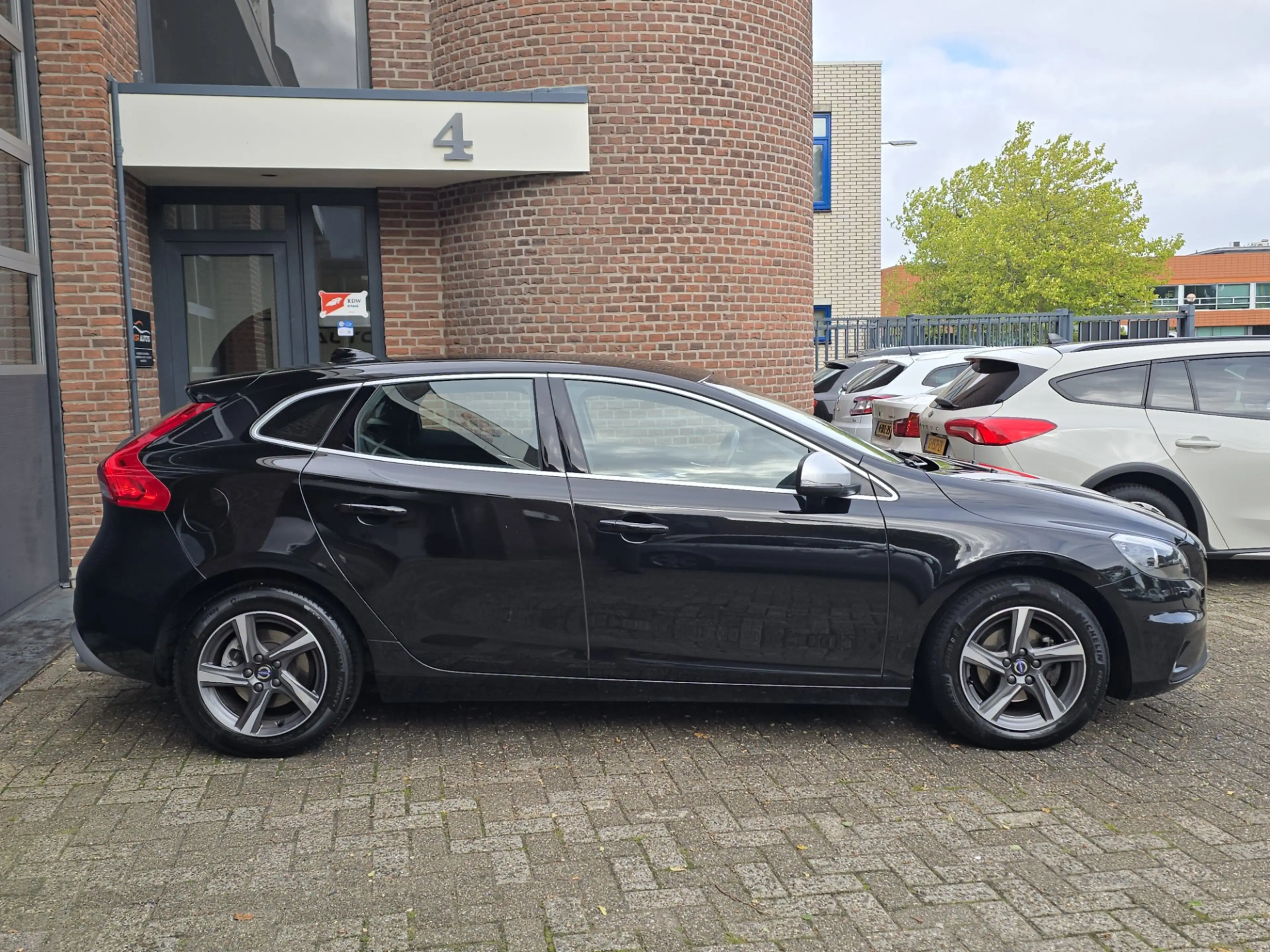 Volvo V40 2.0 D2 R-Design Business — photo 3