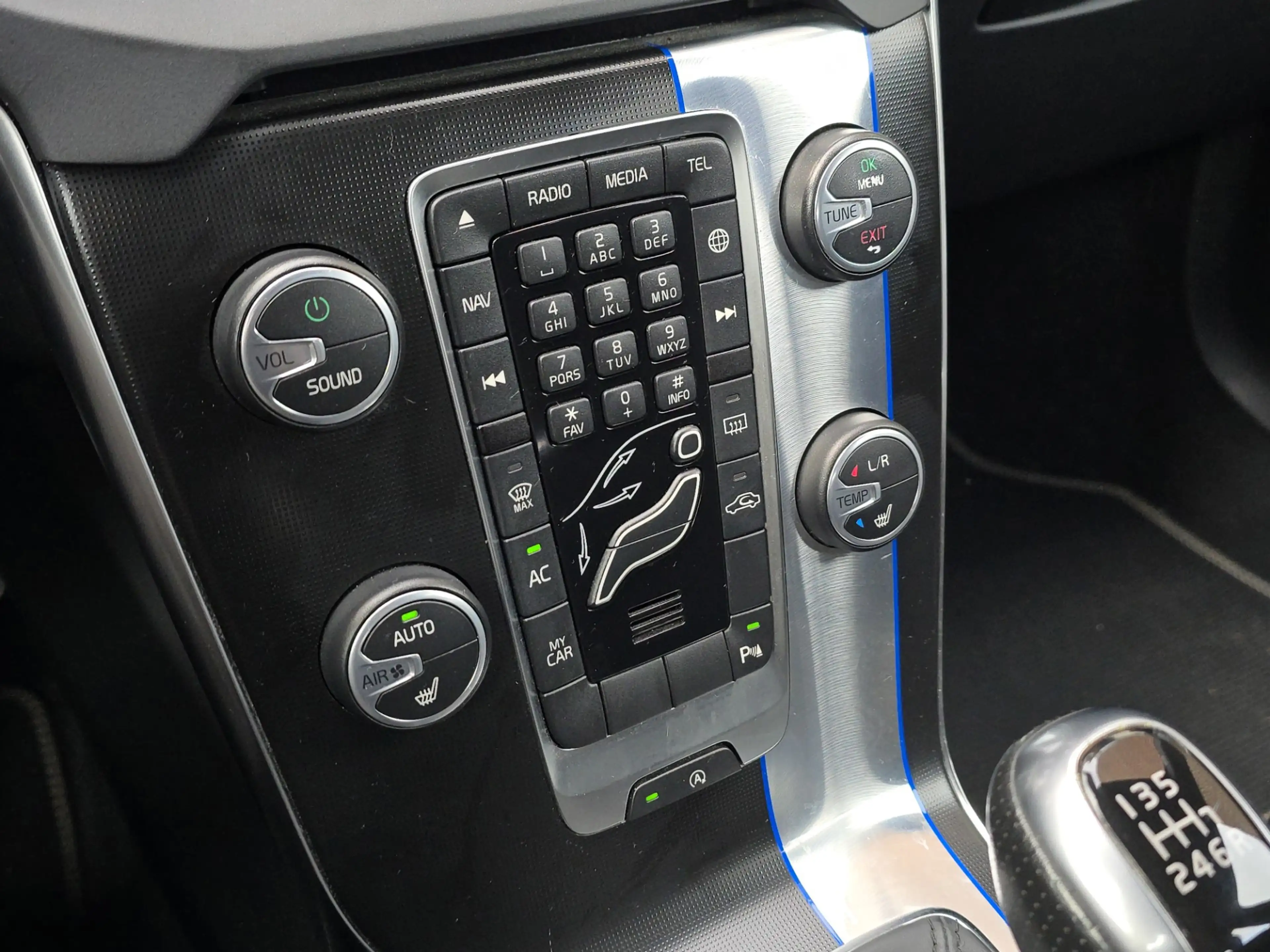 Volvo V40 2.0 D2 R-Design Business — photo 21