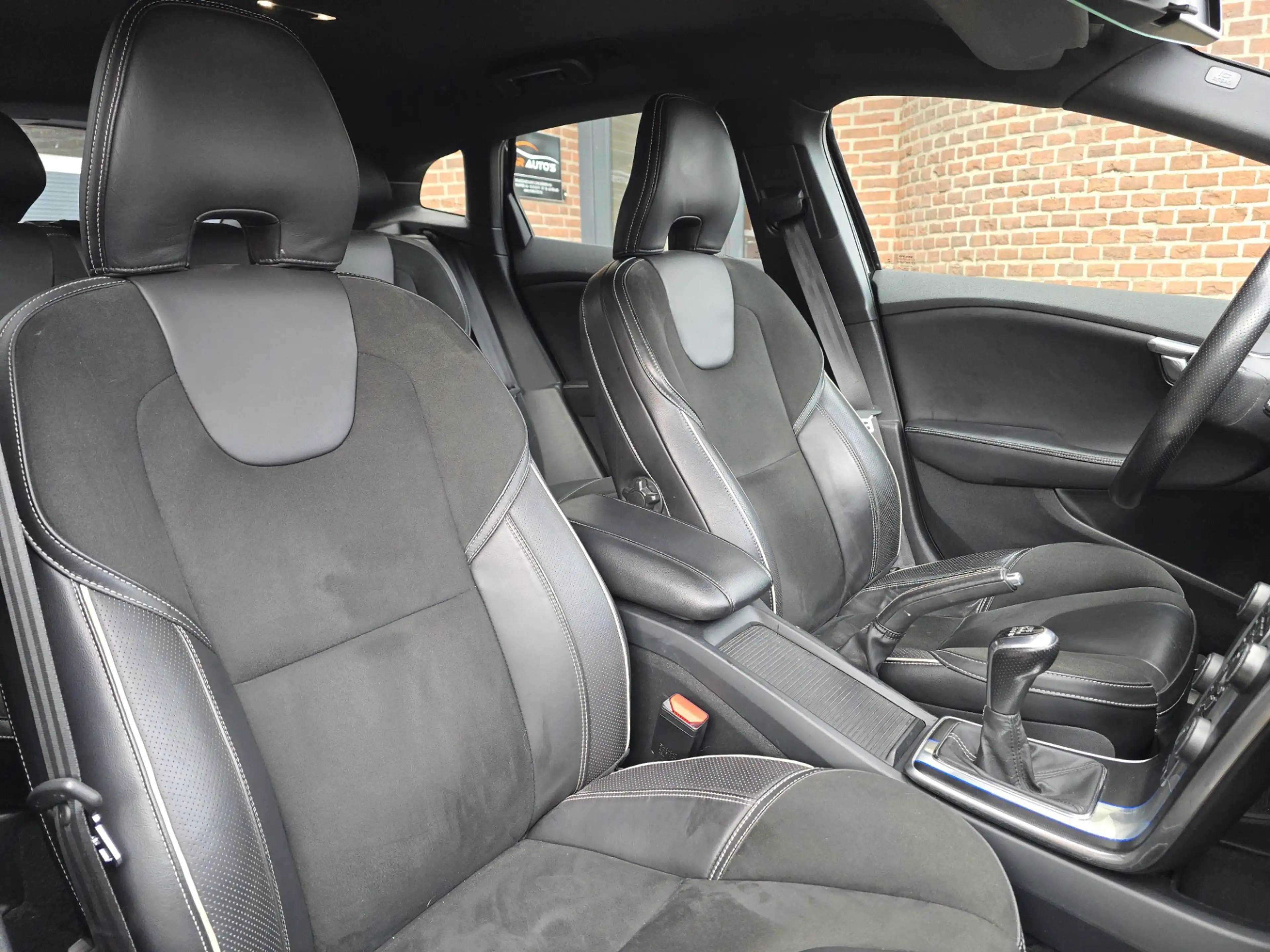 Volvo V40 2.0 D2 R-Design Business — photo 8