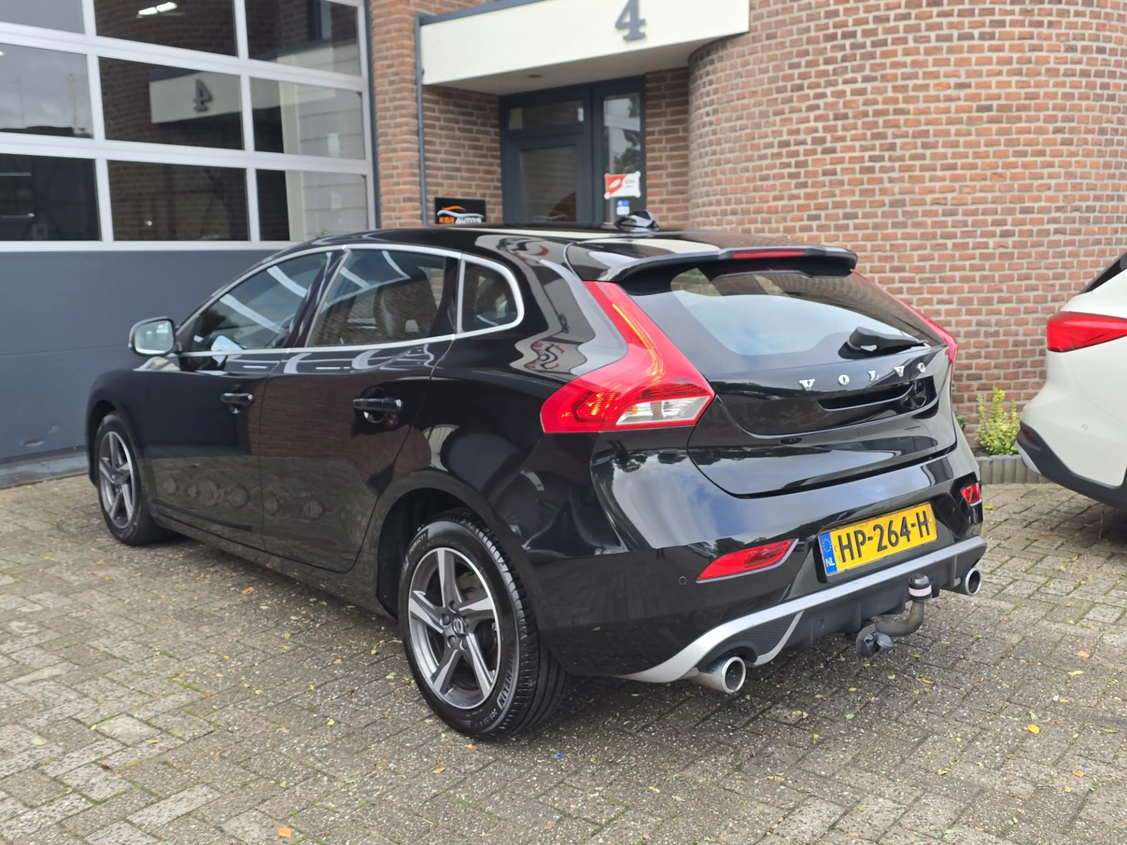 Volvo V40 2.0 D2 R-Design Business — photo 13