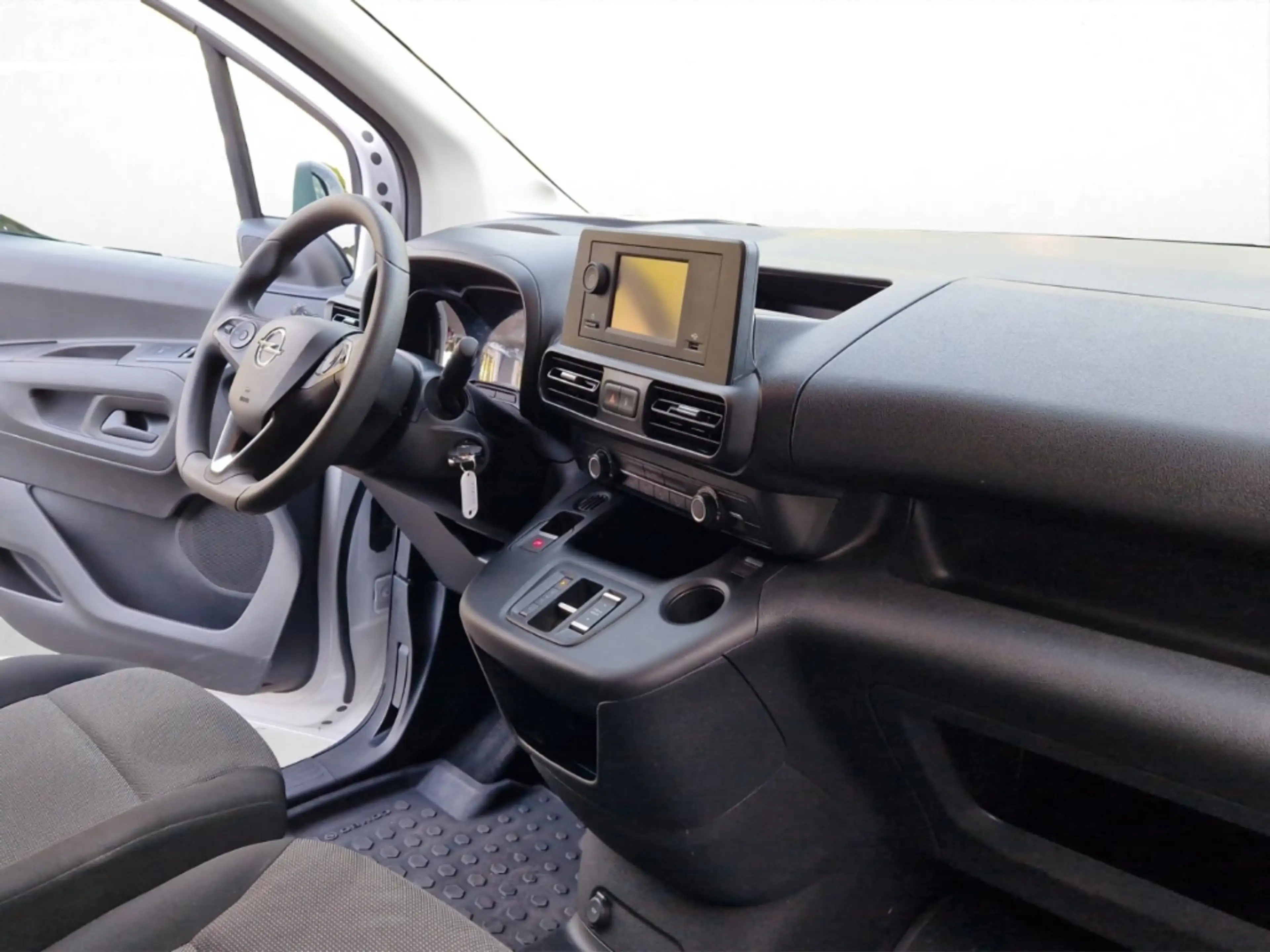 Opel Combo-e Cargo Basis XL PDC Klimaautom Musikstreaming DAB F — photo 12