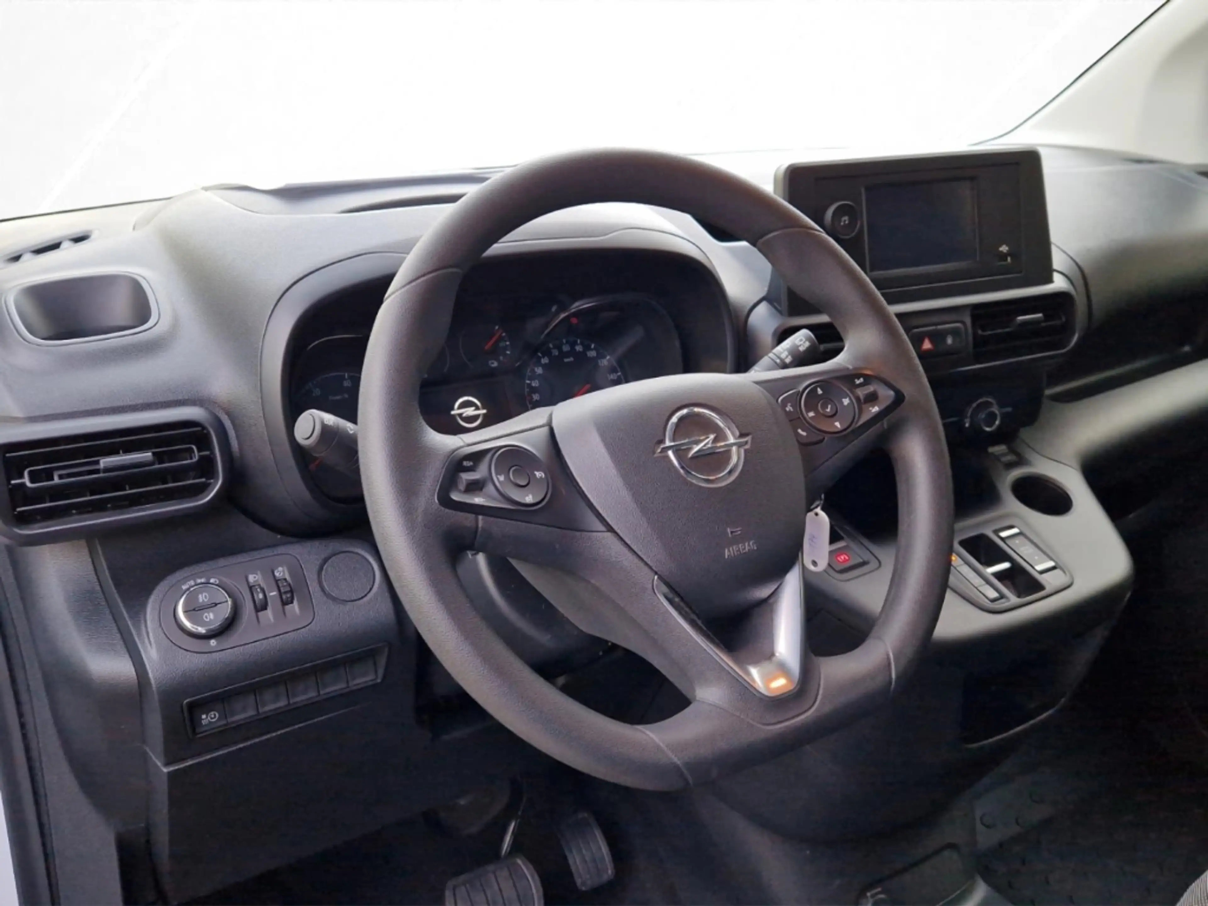 Opel Combo-e Cargo Basis XL PDC Klimaautom Musikstreaming DAB F — photo 10