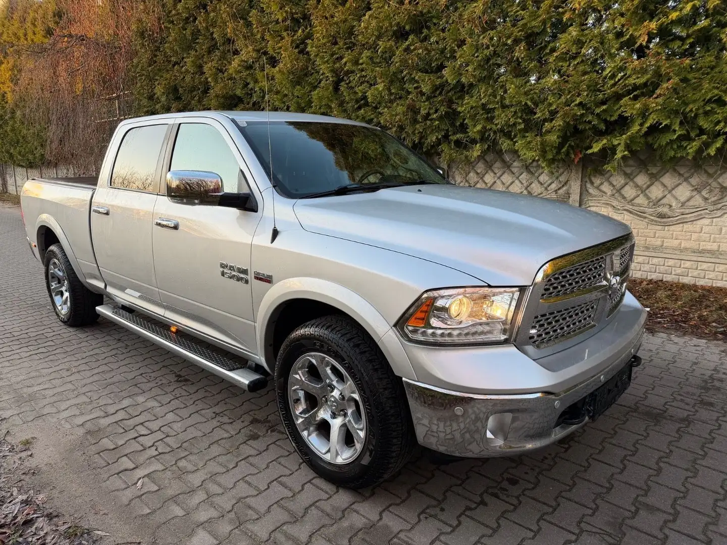 Dodge RAM 5,7 LARAMIE CREWCAB LONGBED 4x4 EU GAS LPG Silber - 1