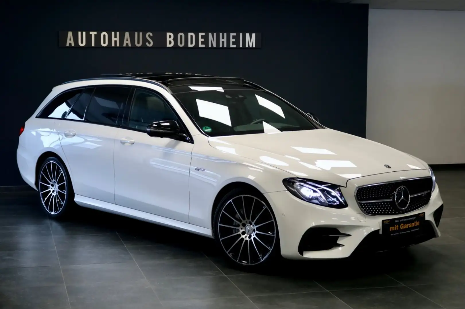 Mercedes-Benz E 43 AMG T 4Matic/PANO/CARBON/360°/HEADUP Weiß - 1