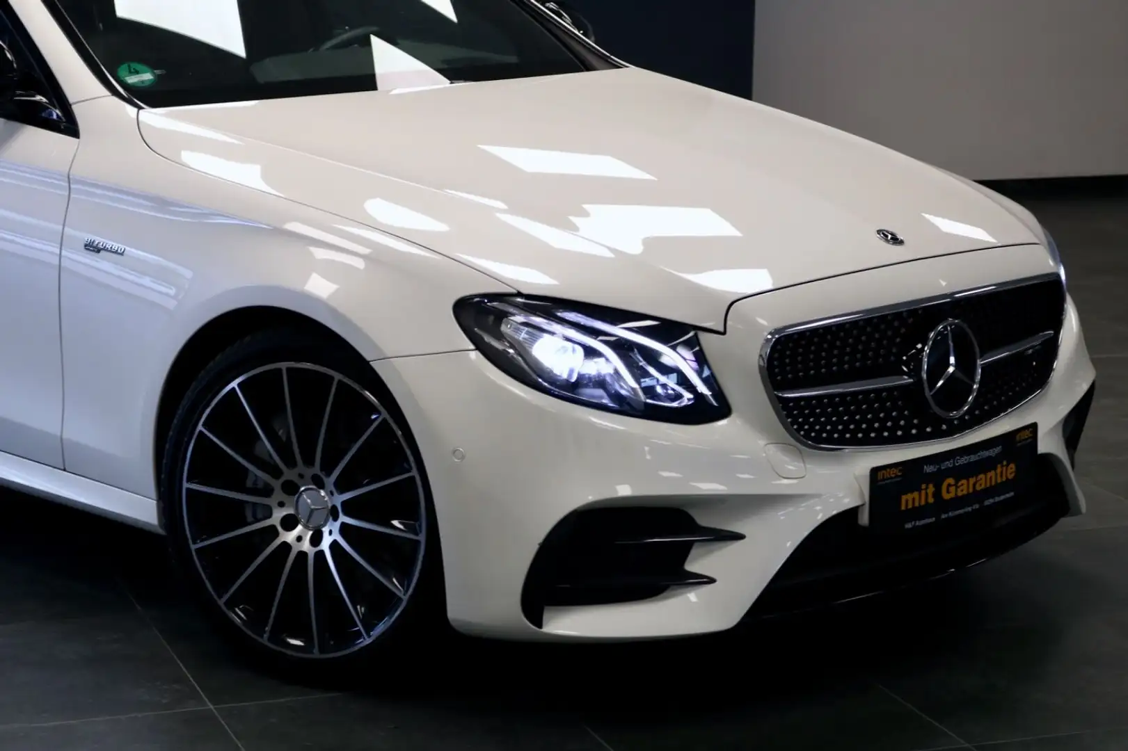 Mercedes-Benz E 43 AMG T 4Matic/PANO/CARBON/360°/HEADUP Weiß - 2