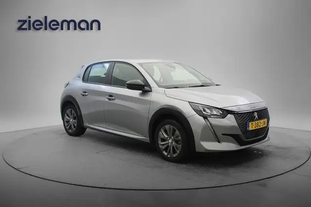 Peugeot e-208 Active Pack 50 kWh - Carplay, Cruise, Navi, Stoelv