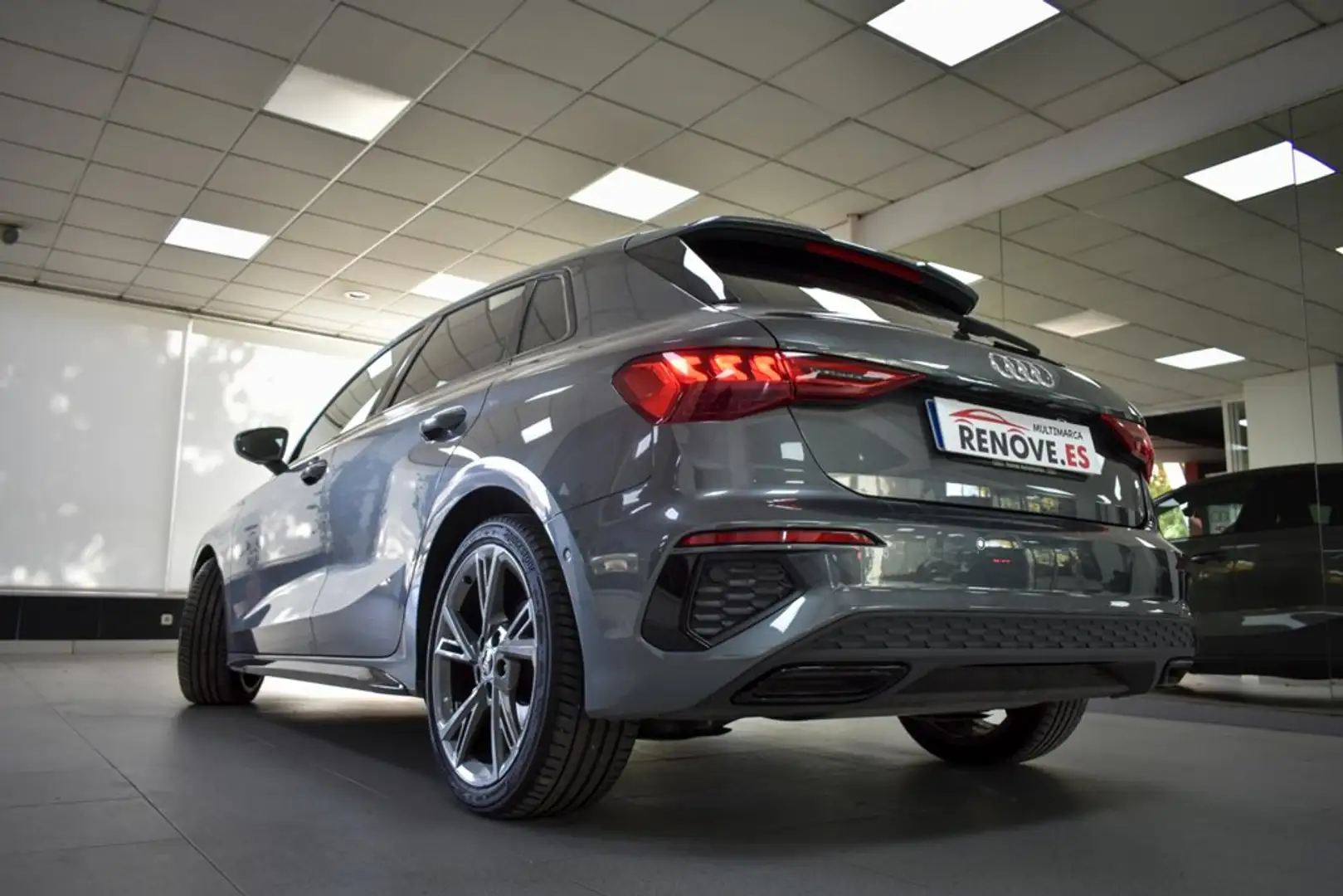 Audi A3 Sportback S line 35 TFSI 110kW (150CV) Gris - 2