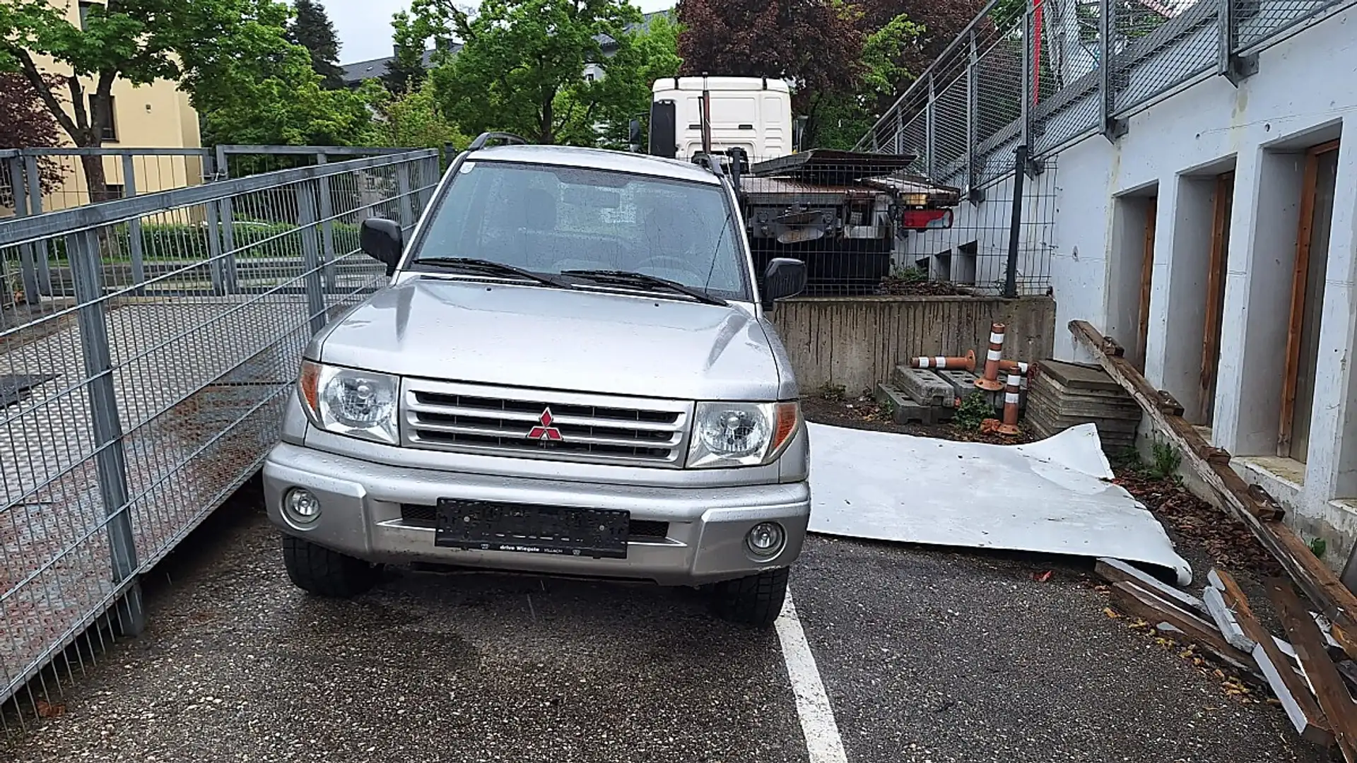 Mitsubishi Pajero Pinin 1,8 VERMITTLUNGSVERKAUF ohne Garantie ode... Silber - 2