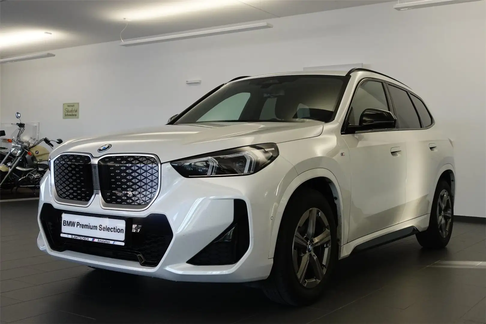BMW iX1 eDrive20 64,8kWh Blanc - 1