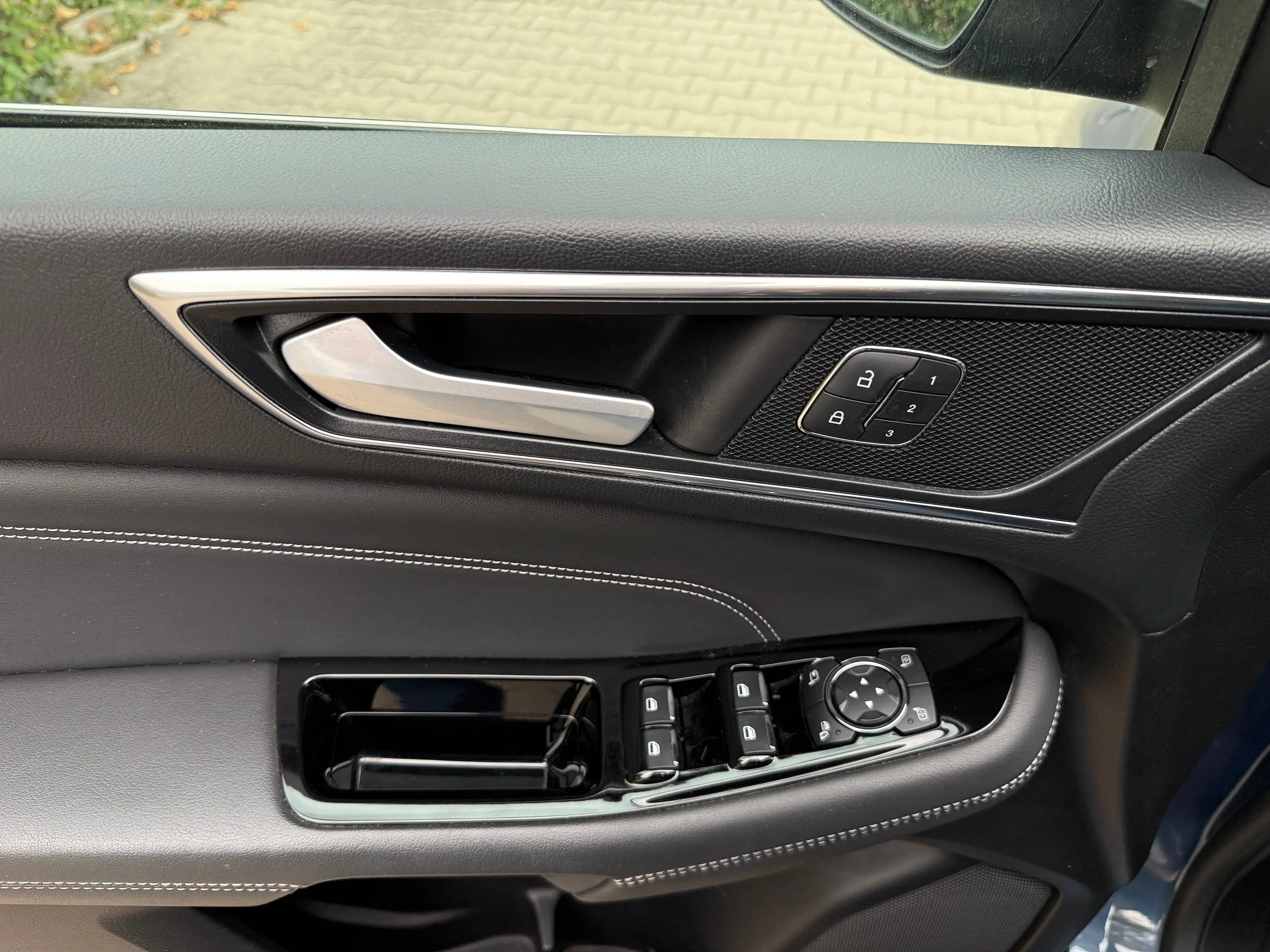 Ford S-Max Titanium — photo 11