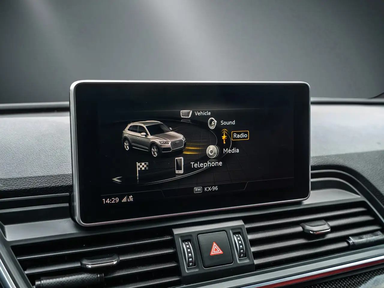 Audi SQ5 снимка Audi SQ5