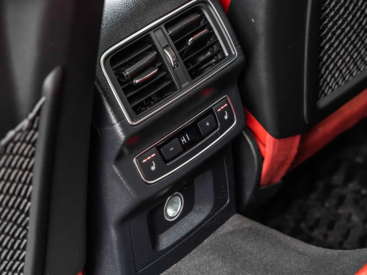 Audi SQ5 снимка Audi SQ5