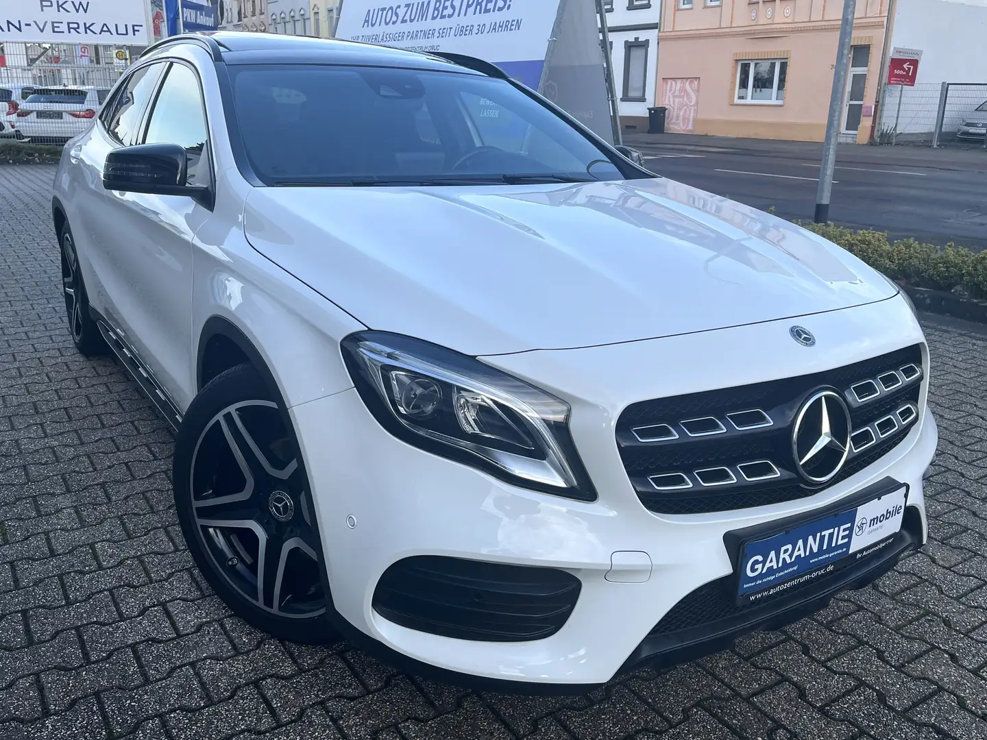 Mercedes-Benz GLA 180 AMG Line *Pano*LED*Alcantara*H&K* Weiß - 2