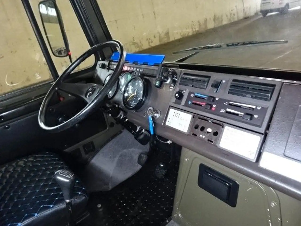 Mercedes-Benz Unimog U 1300 L Turbo OM 366 Pritsche 4x4, foto 9