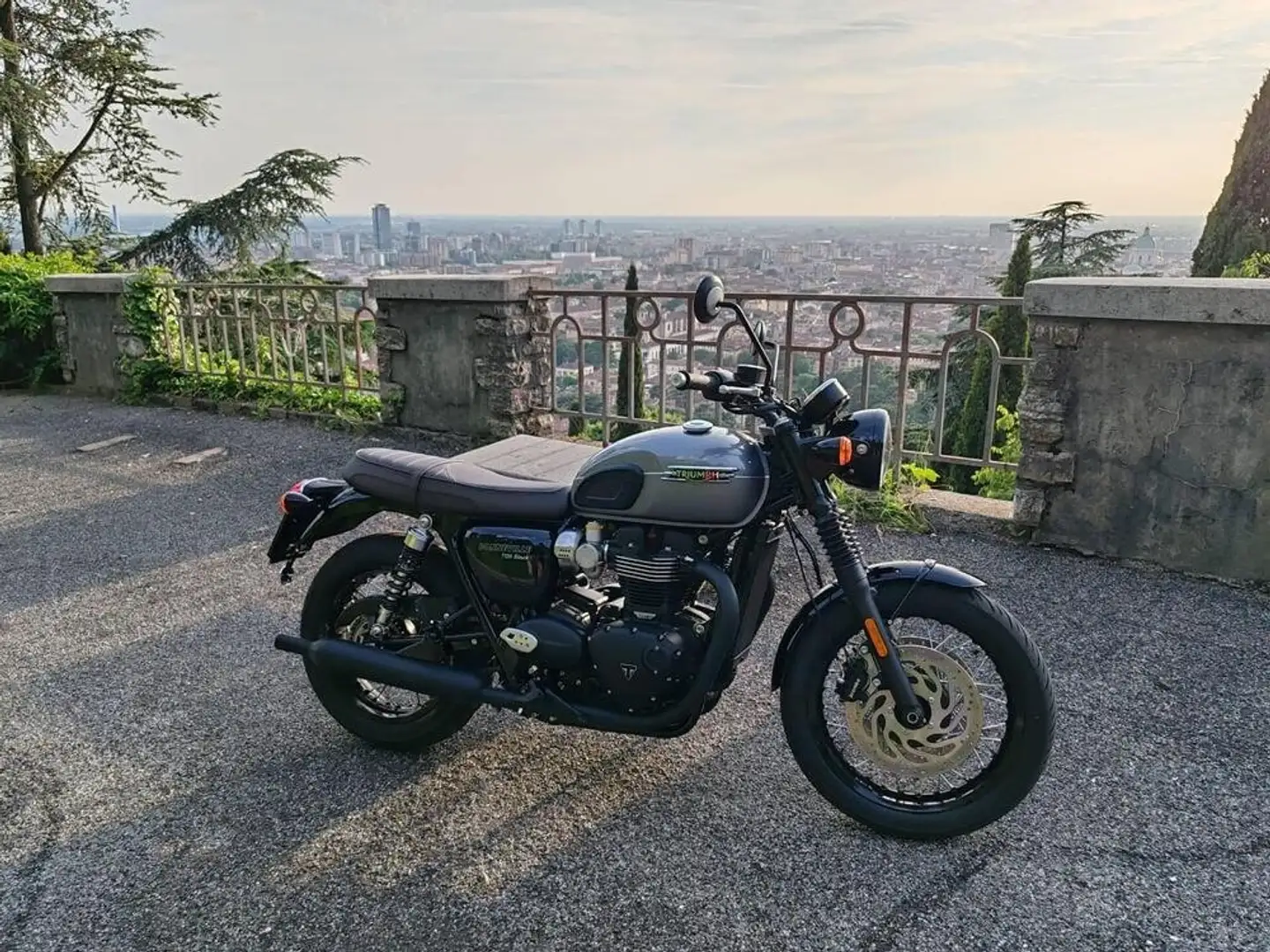 Triumph Bonneville T120 Grijs - 2
